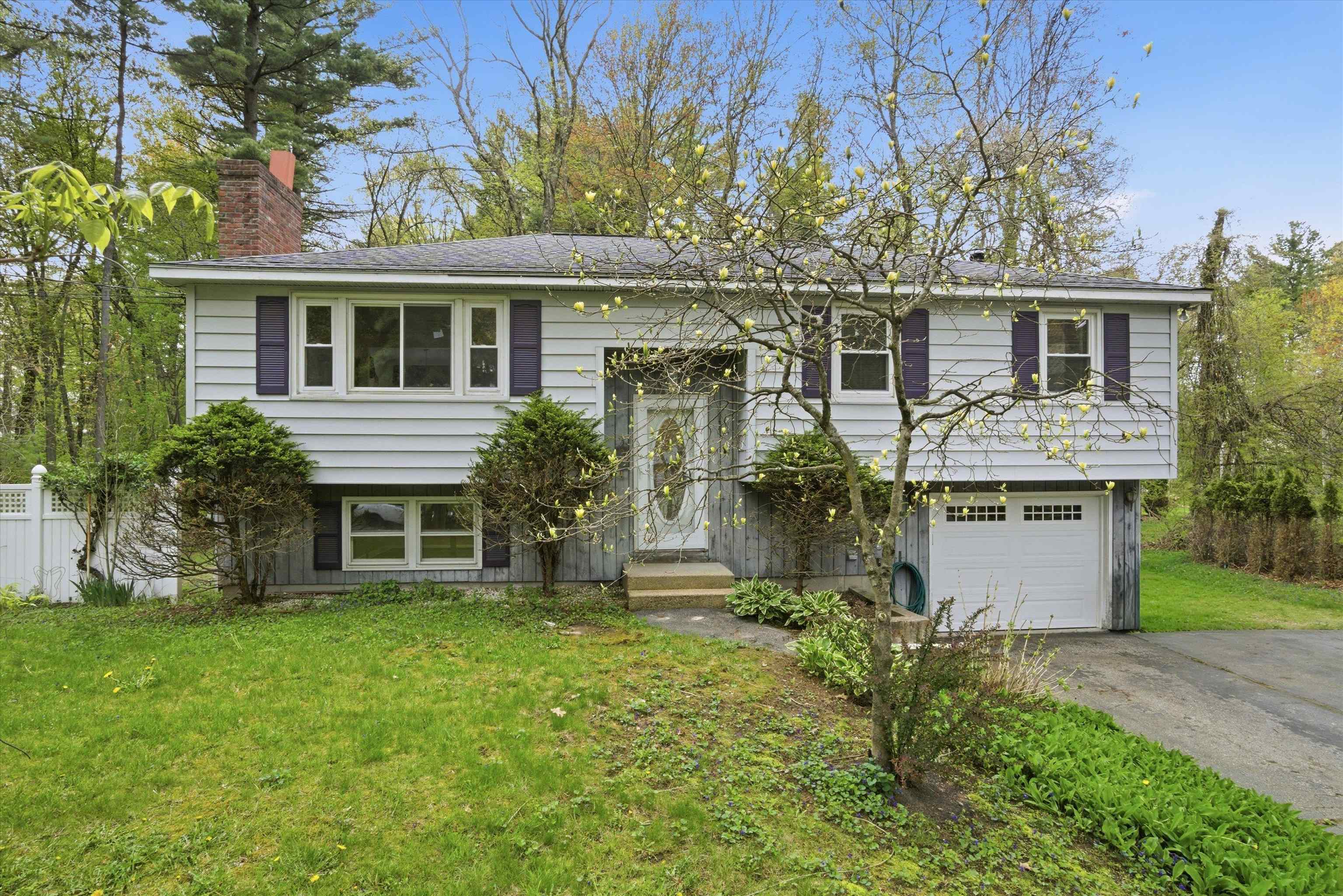 4 Timothy Ln, Hudson, NH 03051