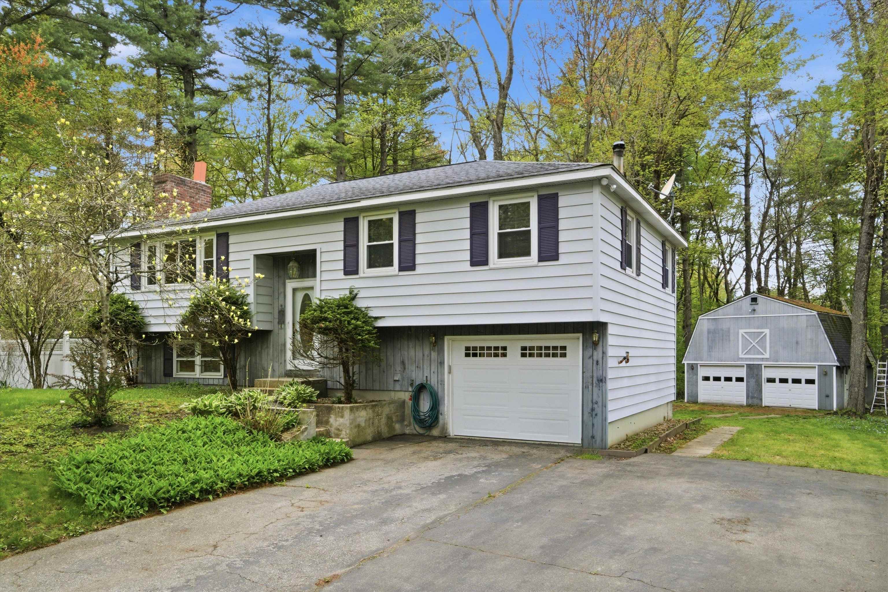 4 Timothy Ln, Hudson, NH 03051