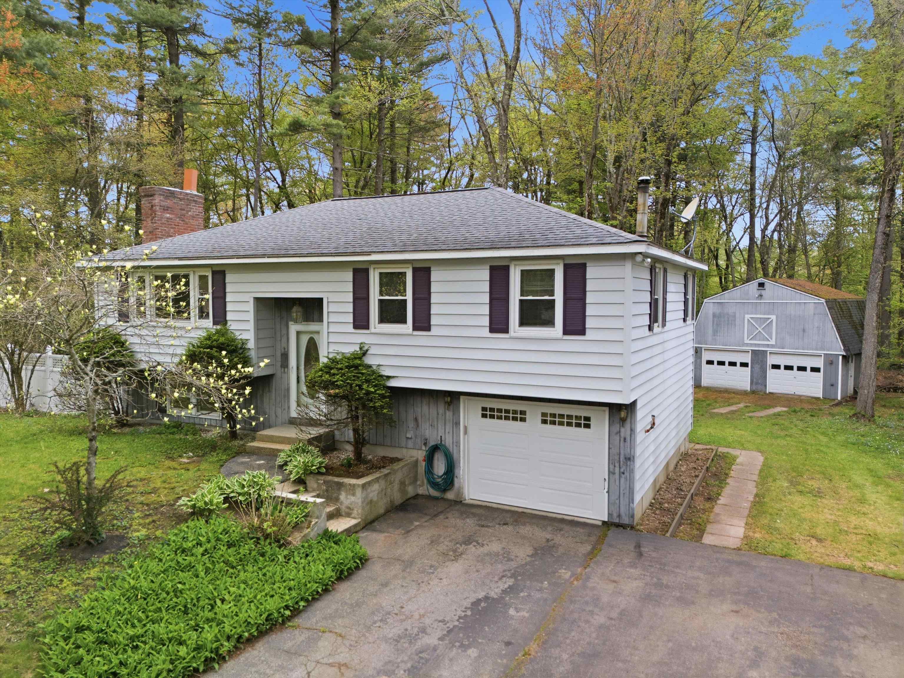 4 Timothy Ln, Hudson, NH 03051