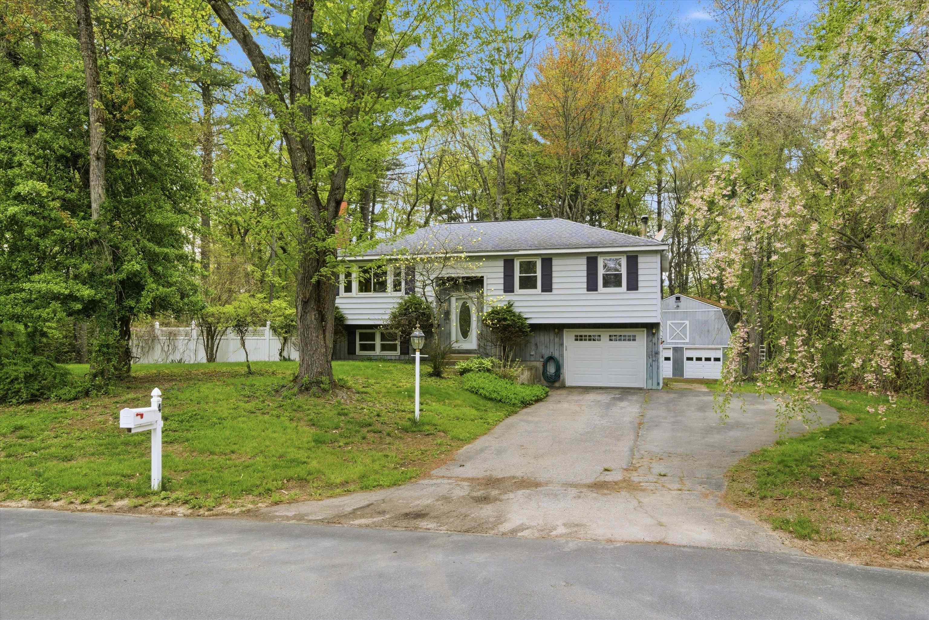 4 Timothy Ln, Hudson, NH 03051