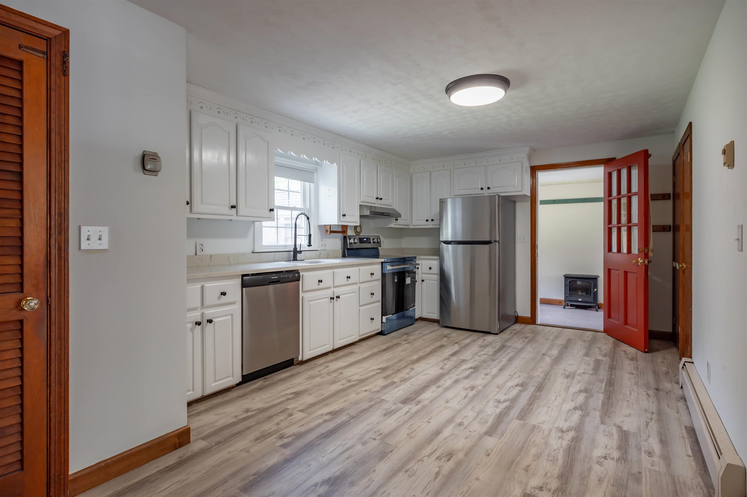 54 Towle Rd, Chester, NH 03036