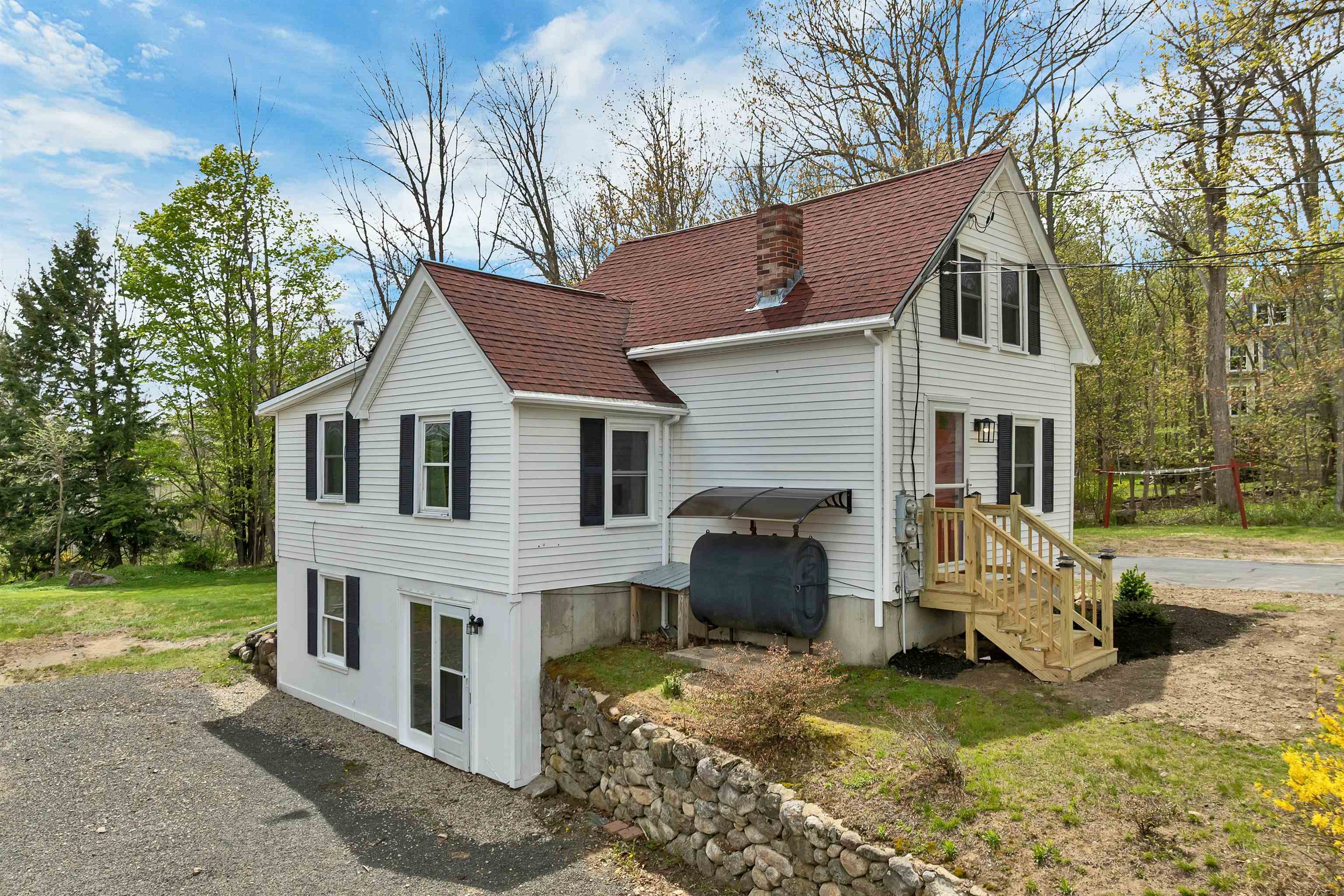 9 Elm St, Milton, NH 03851