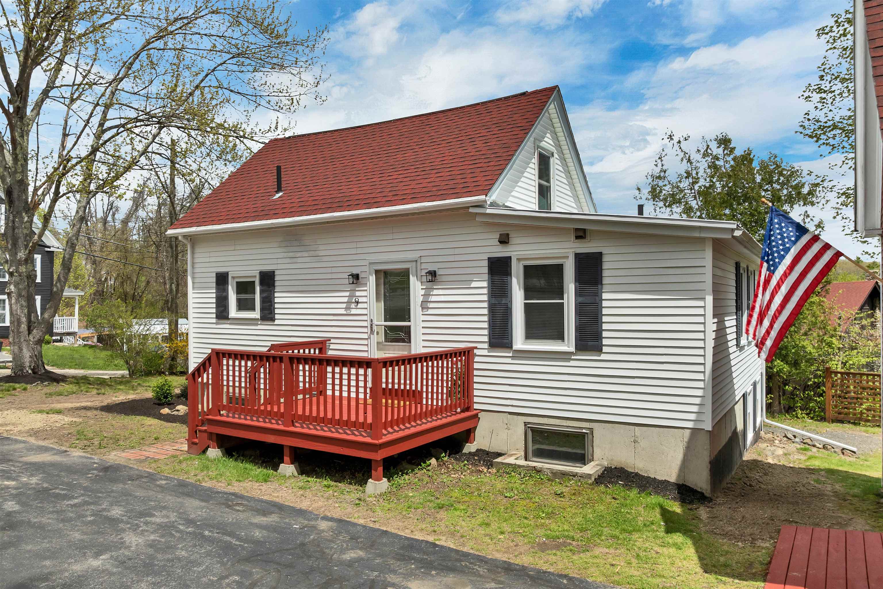 9 Elm St, Milton, NH 03851