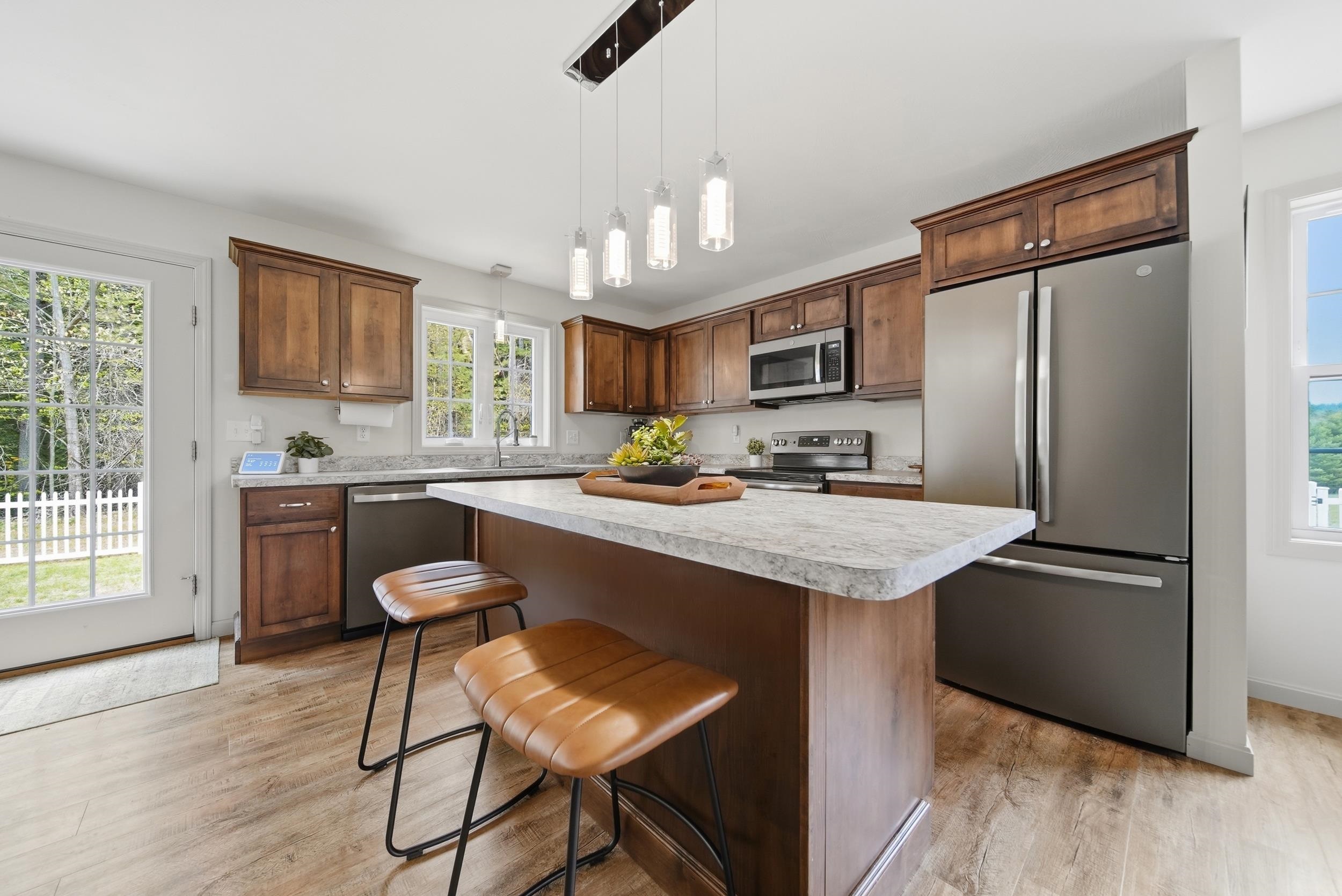 10 Colburn Rd, New Boston, NH 03070