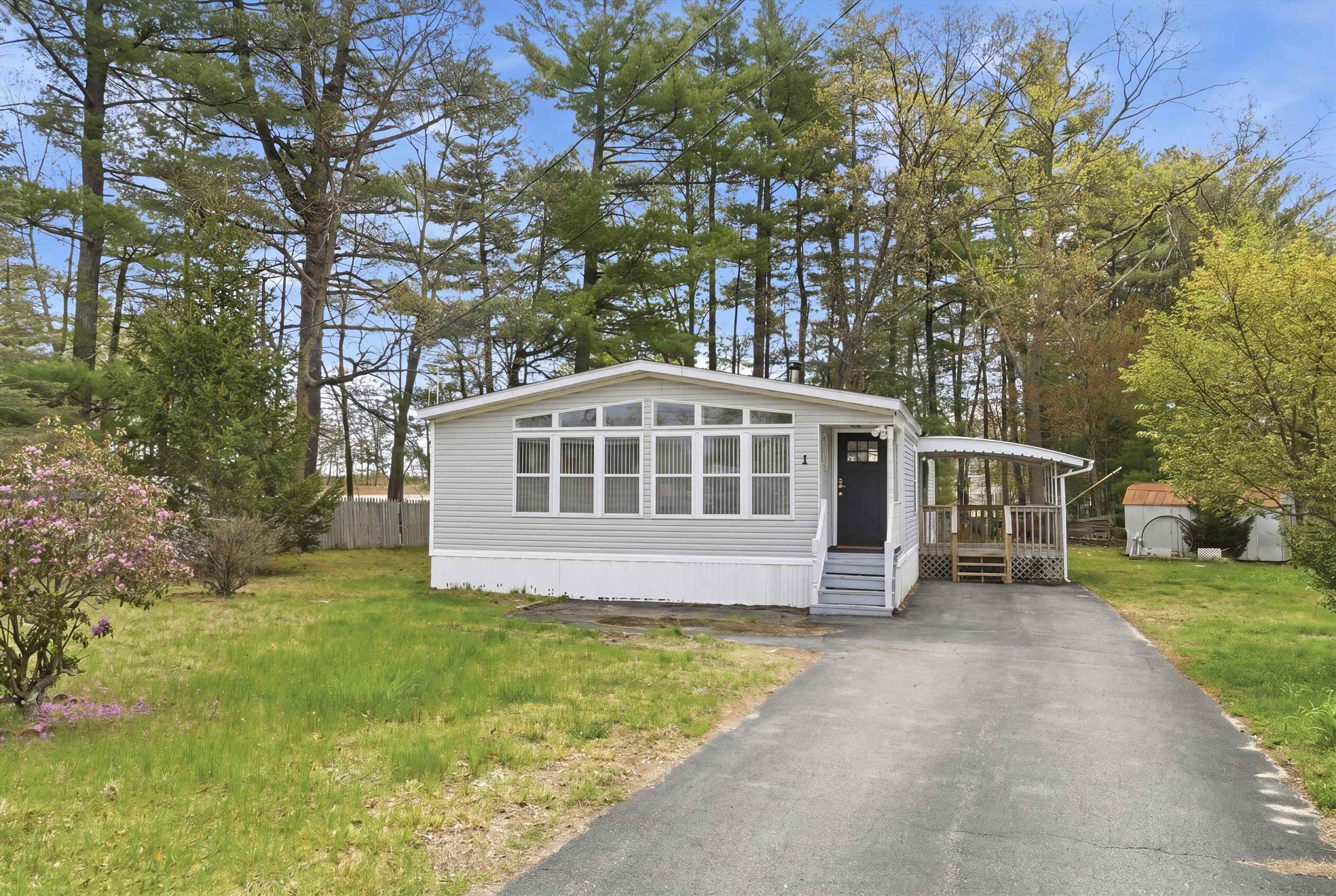 1 Longwood Ln, Merrimack, NH 03054