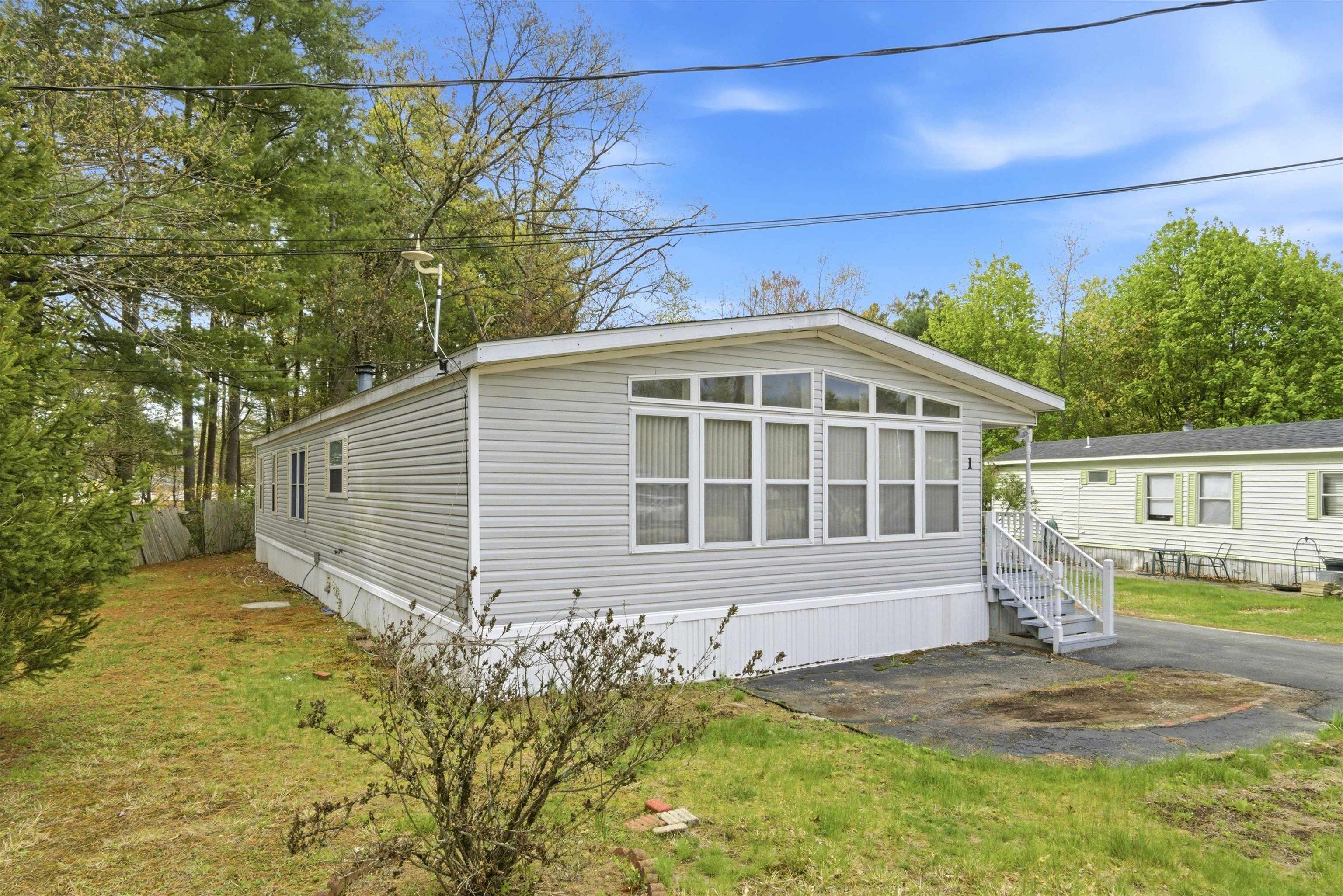 1 Longwood Ln, Merrimack, NH 03054