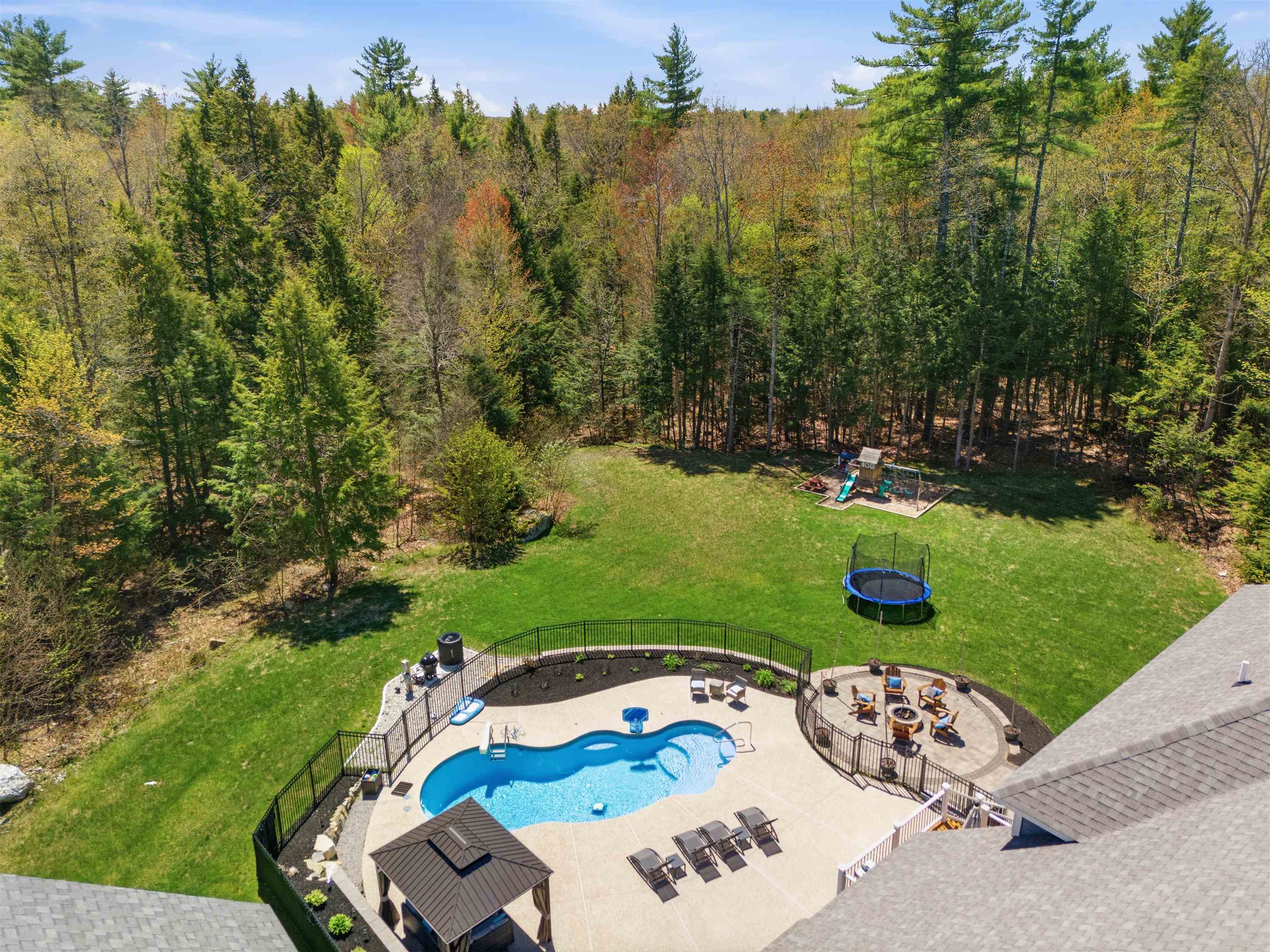 84 Juniper Cir, Auburn, NH 03032