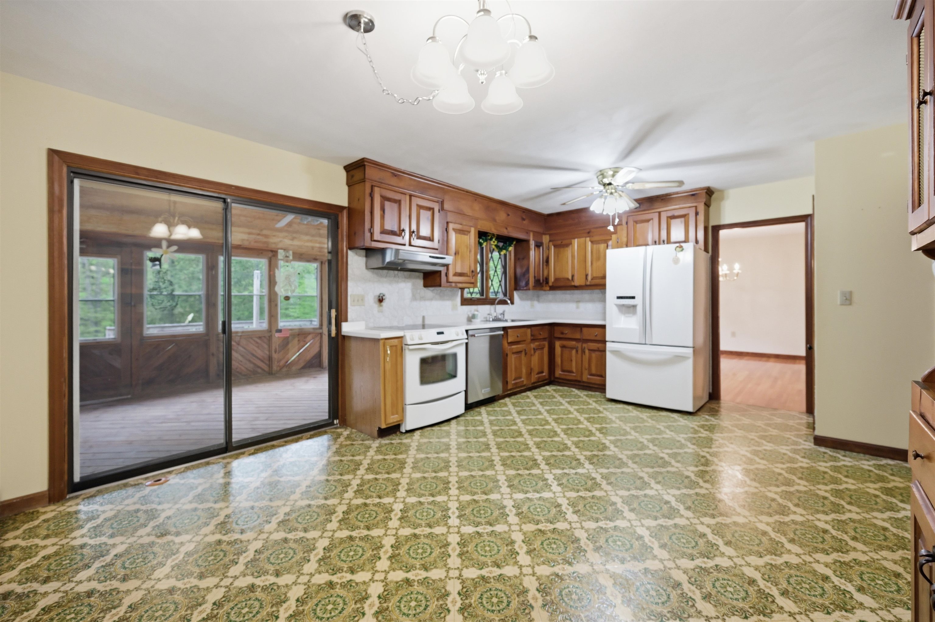 43 Greatstone Dr, Merrimack, NH 03054