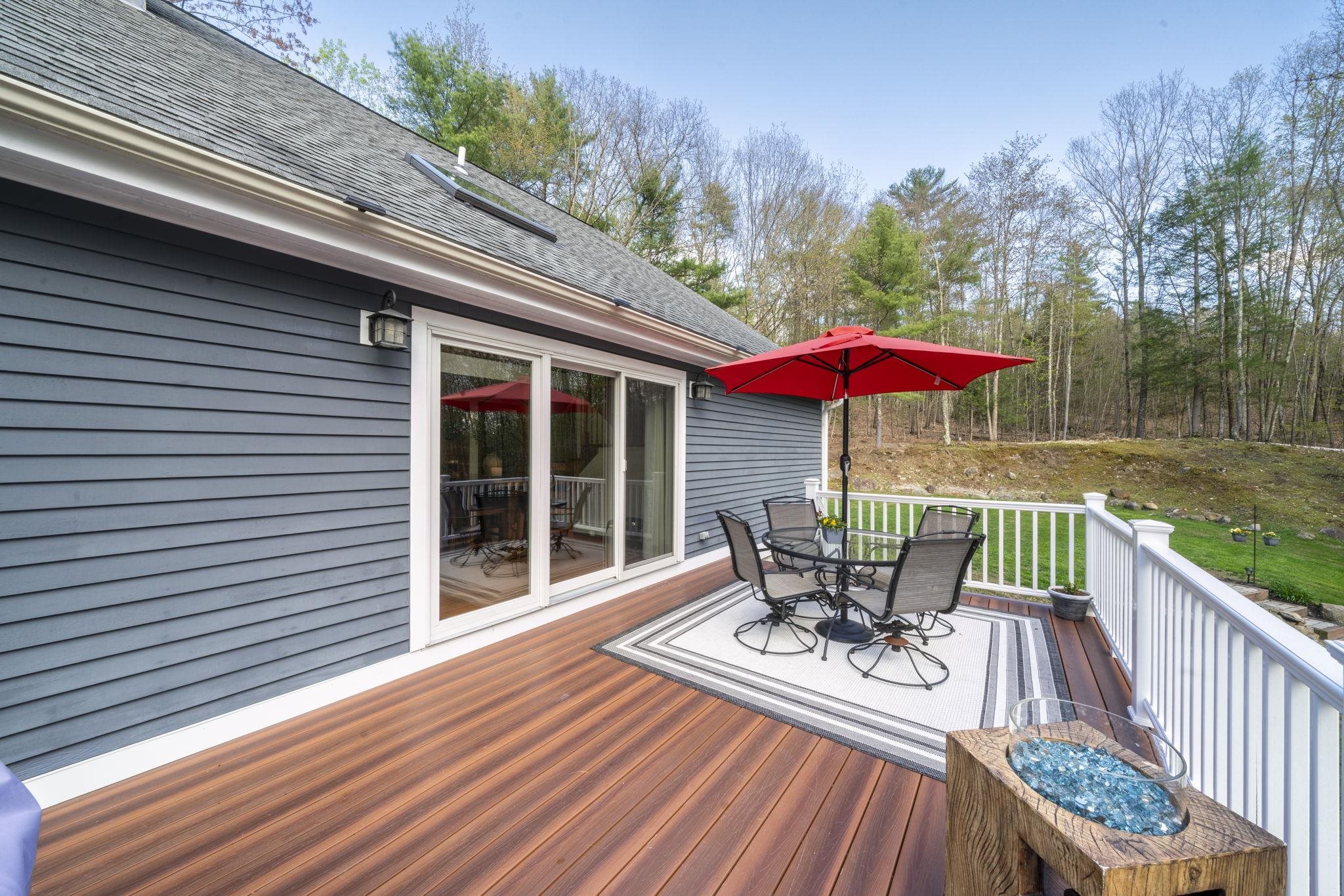 8 Greenwood Rd, Weare, NH 03281