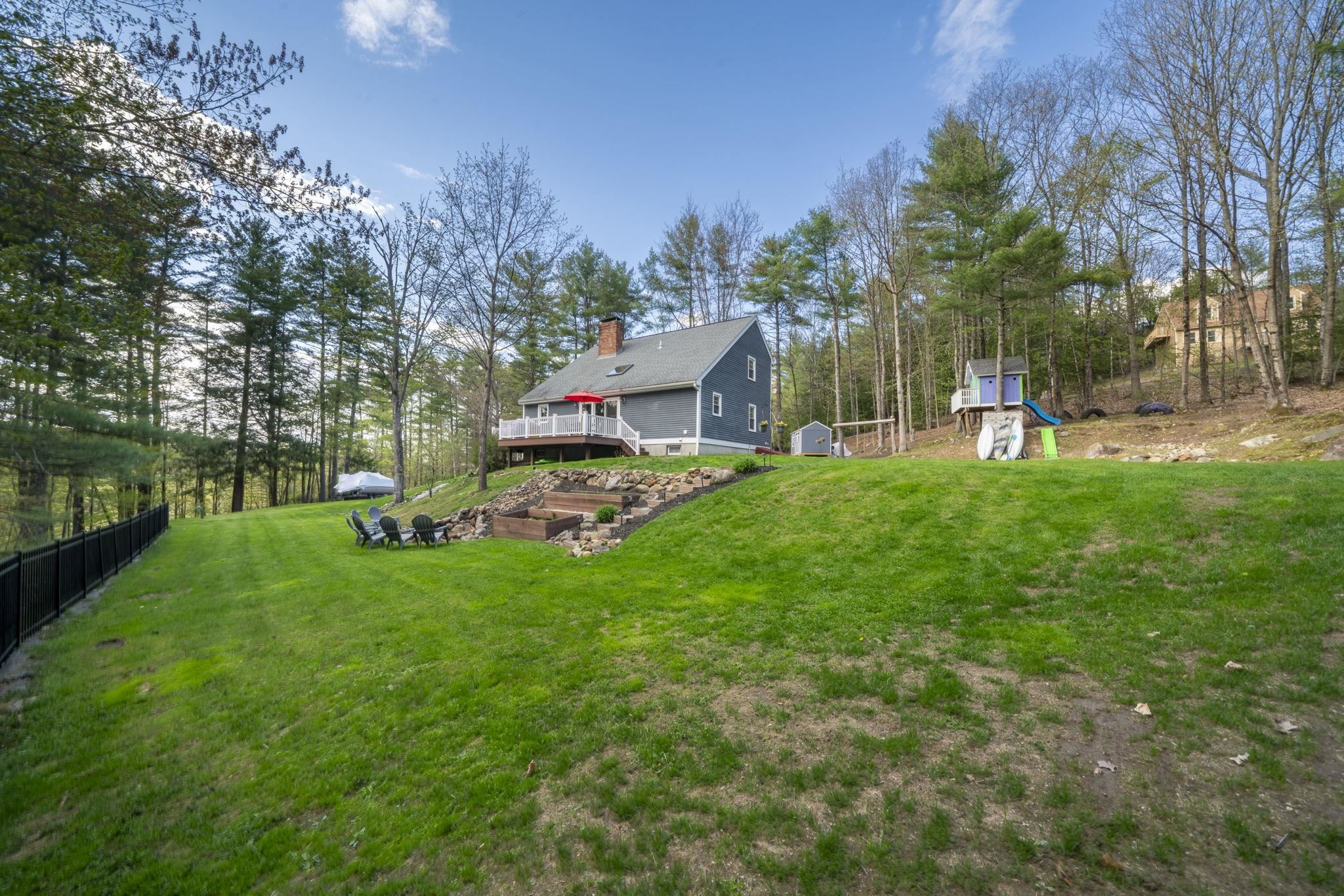 8 Greenwood Rd, Weare, NH 03281