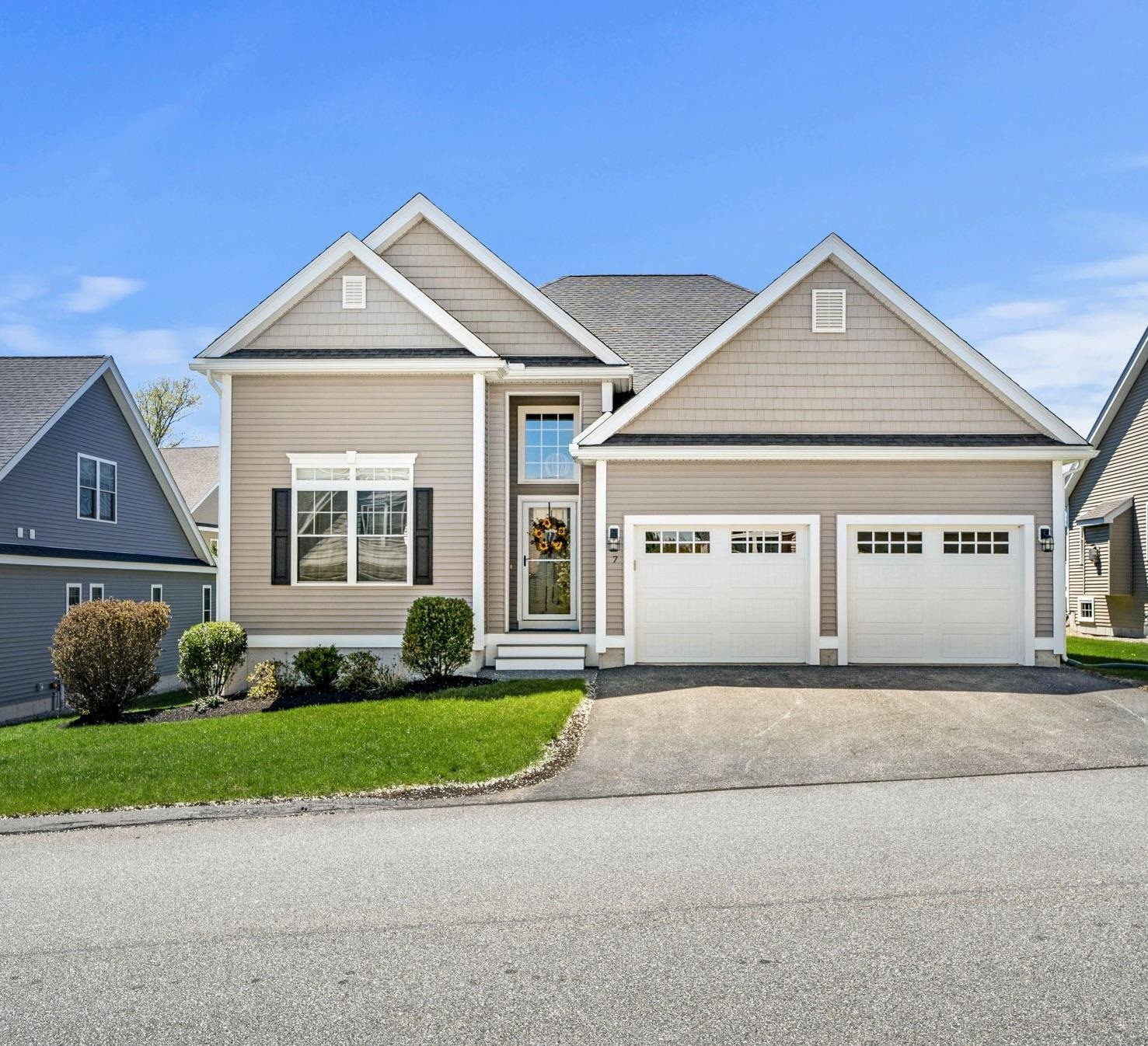 7 Catalpa Rd, Salem, NH 03079
