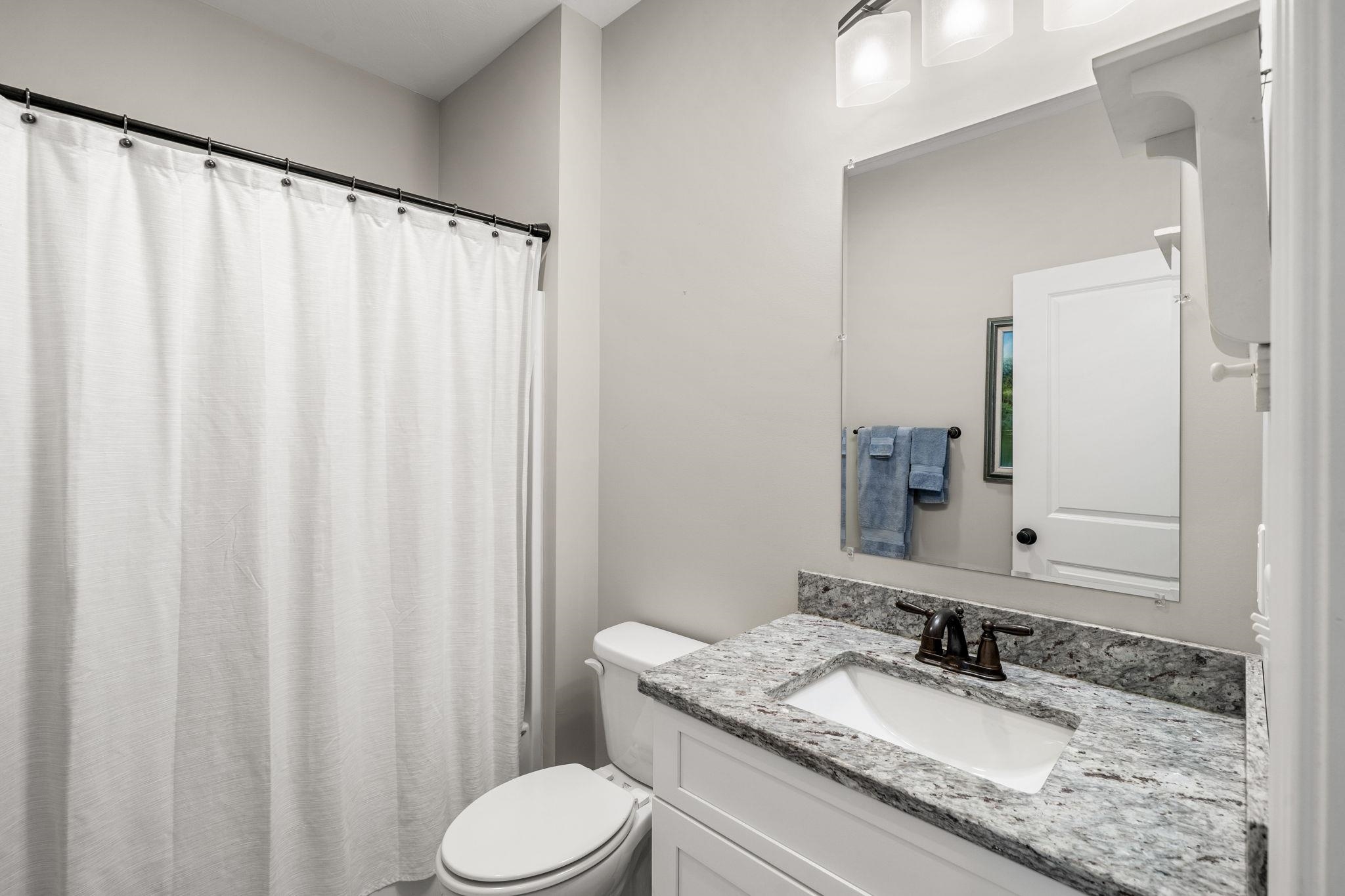 7 Catalpa Rd, Salem, NH 03079
