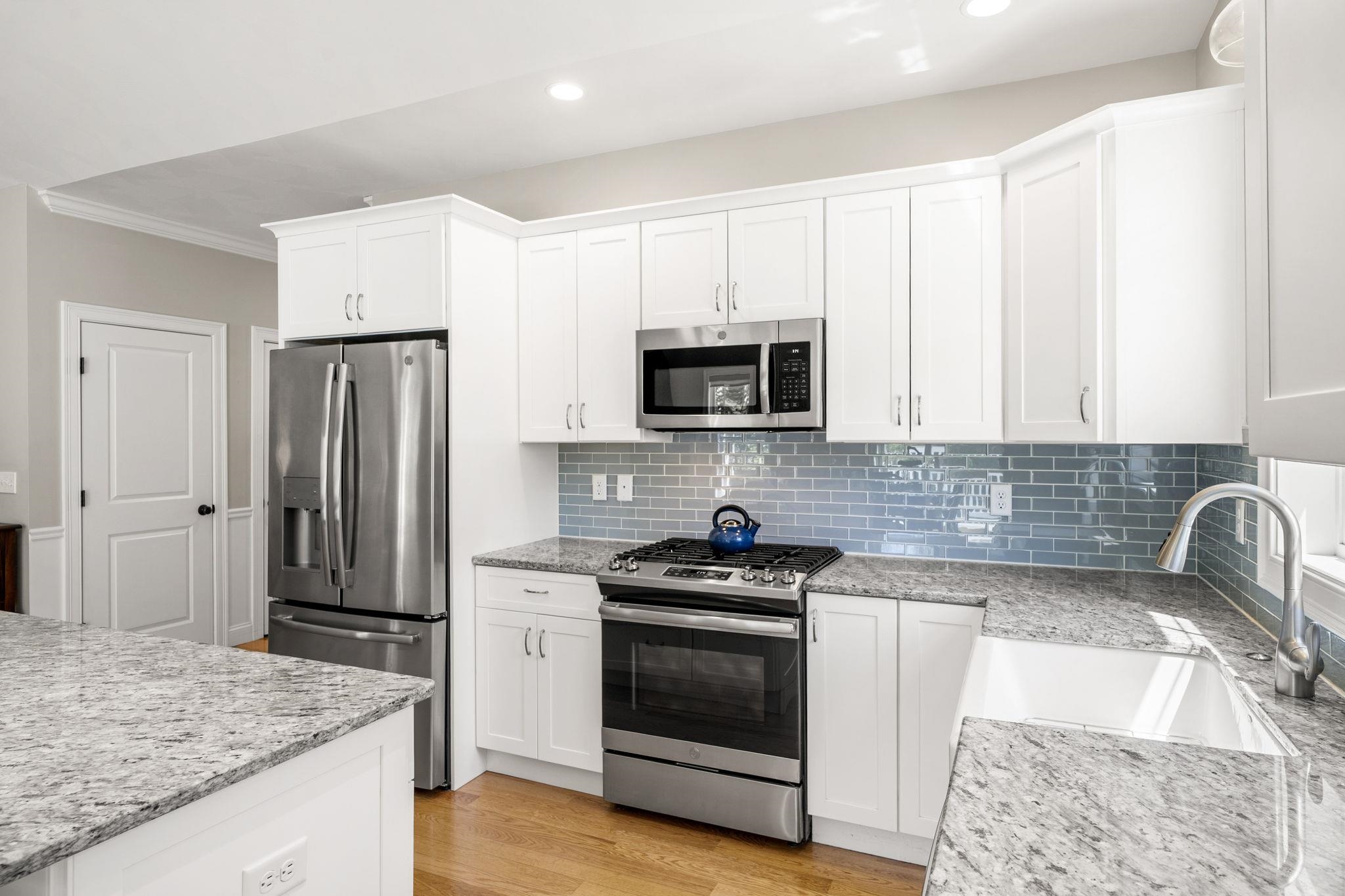 7 Catalpa Rd, Salem, NH 03079