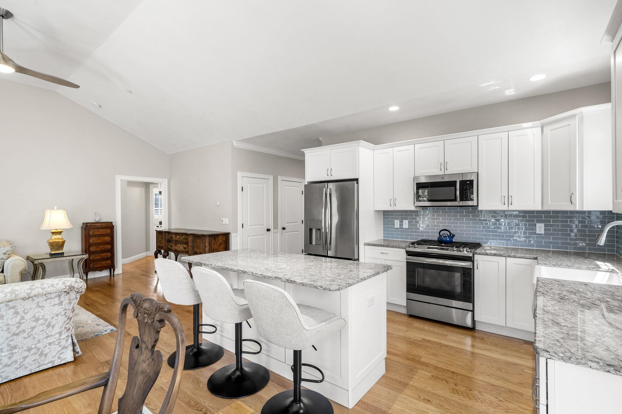 7 Catalpa Rd, Salem, NH 03079
