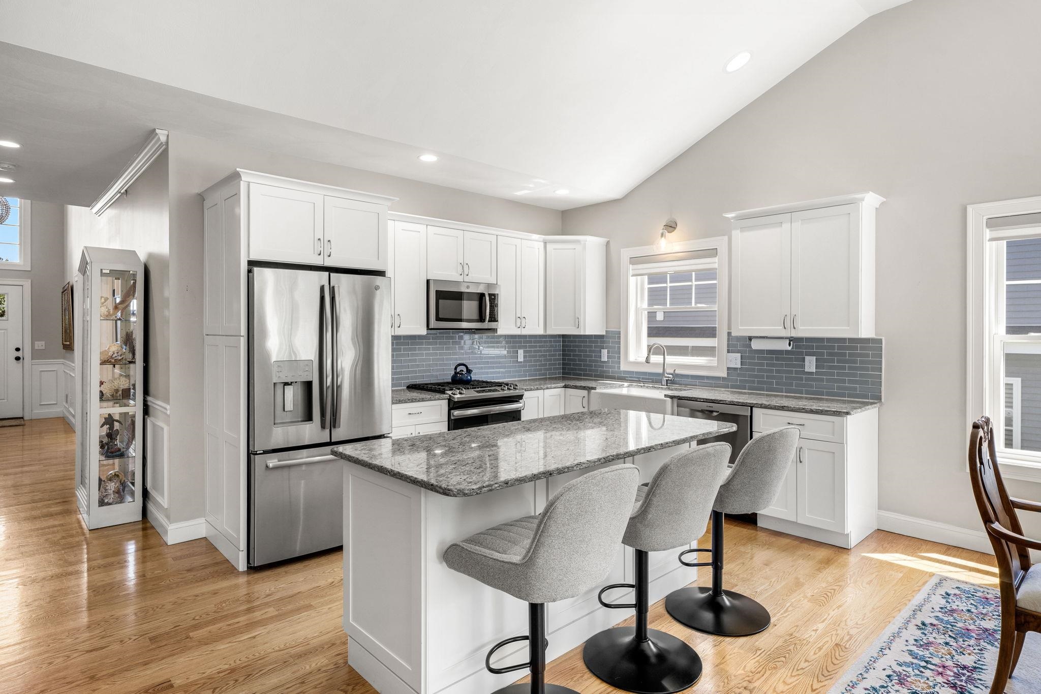 7 Catalpa Rd, Salem, NH 03079