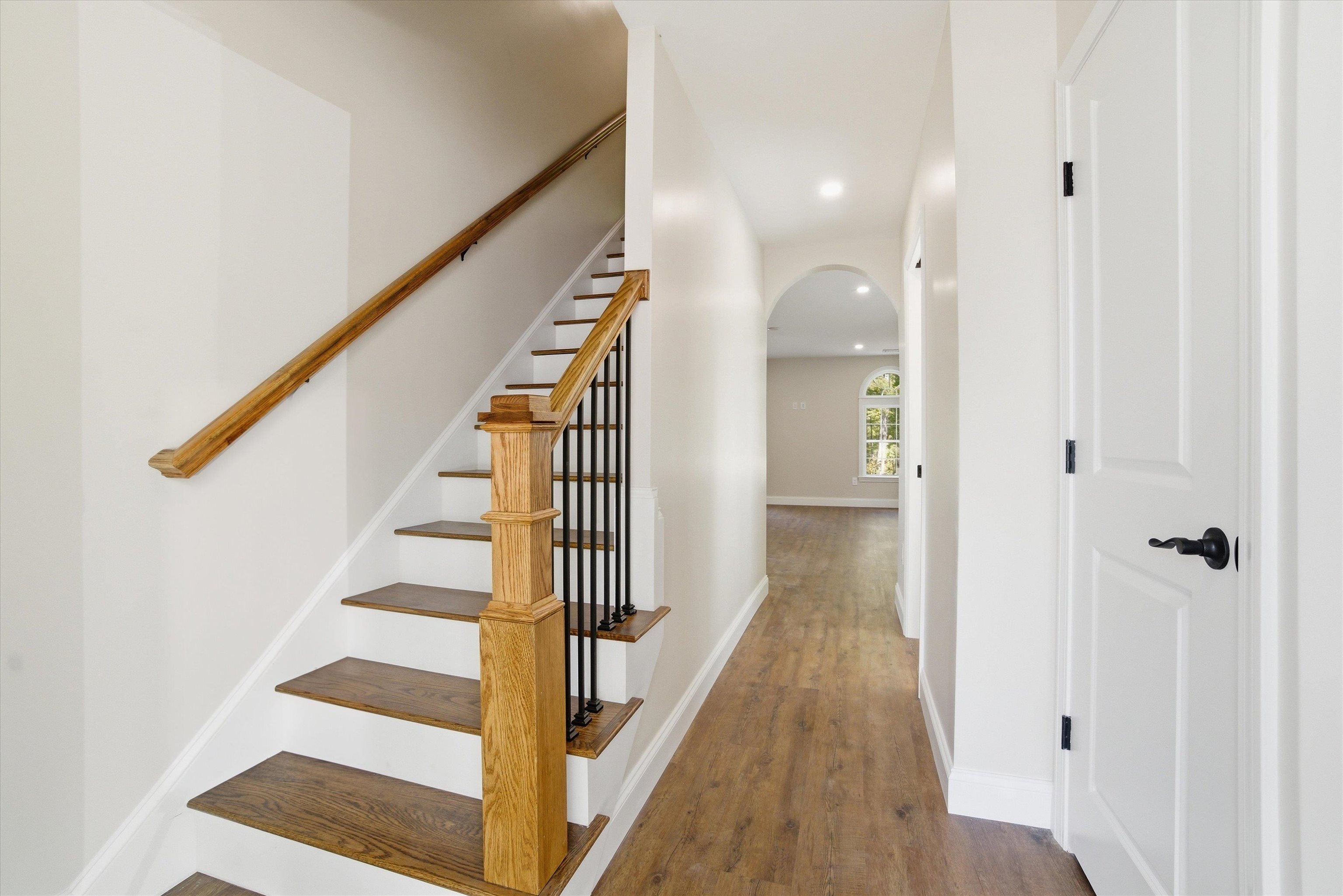 6 Pleasant St, Derry, NH 03038
