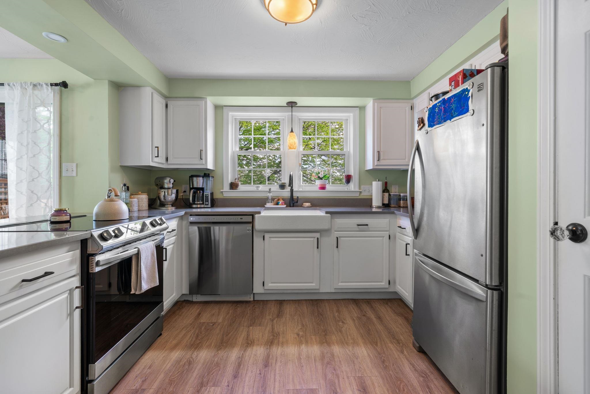 27 B Apple Tree Dr, Goffstown, NH 03045