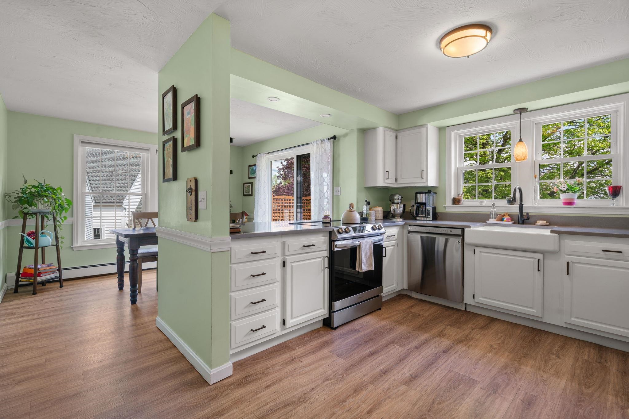 27 B Apple Tree Dr, Goffstown, NH 03045