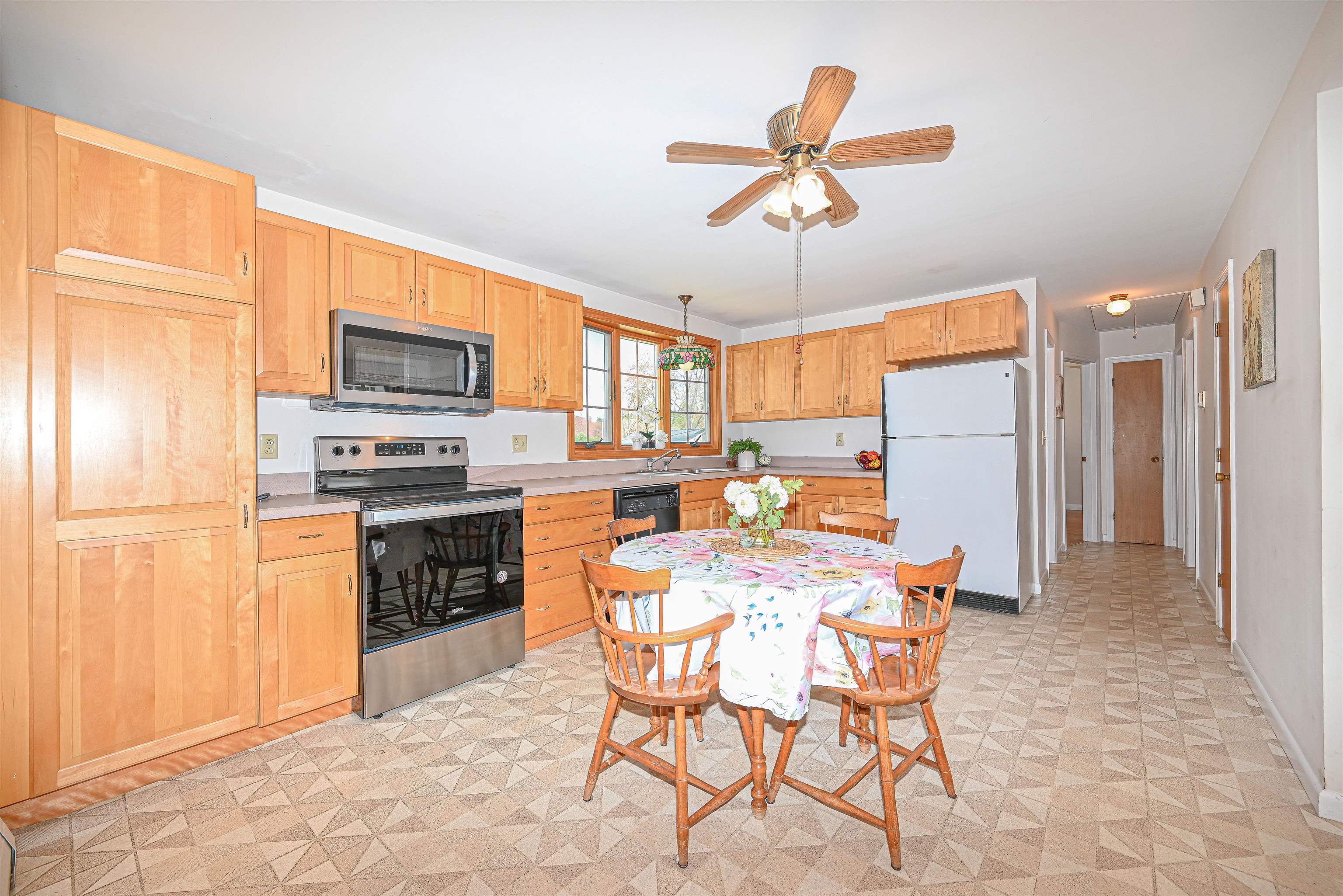 58 Sherwood Dr, Hooksett, NH 03106
