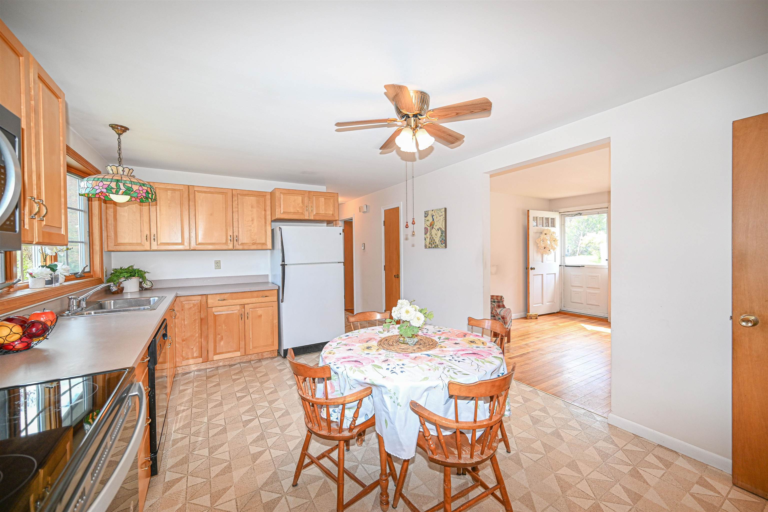 58 Sherwood Dr, Hooksett, NH 03106