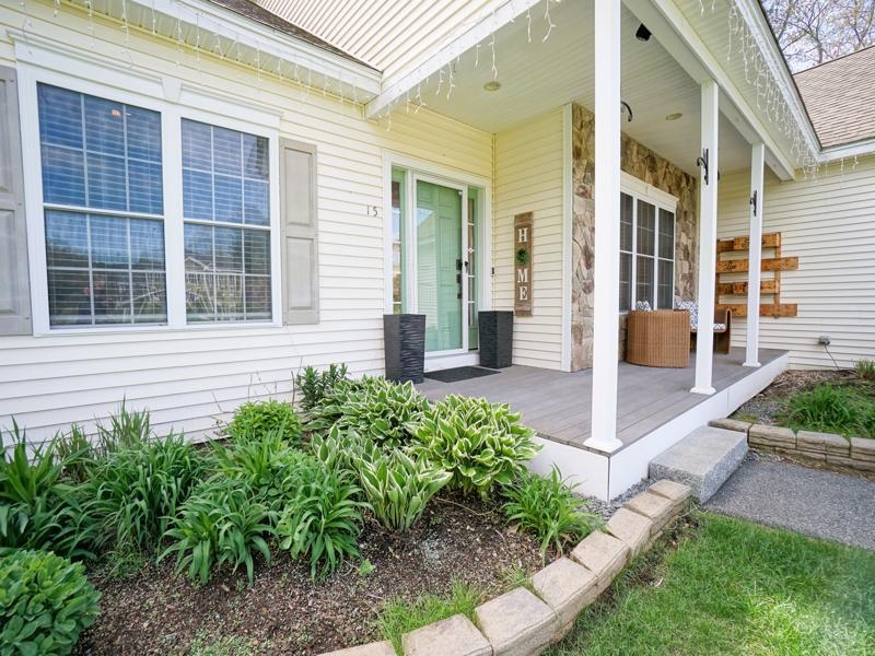 15 Goldfinch Dr, Pelham, NH 03076