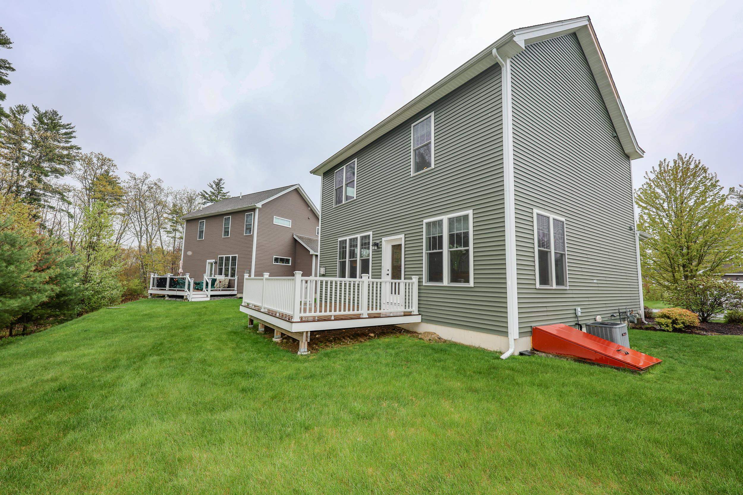 37 Redwood Way, Manchester, NH 03102