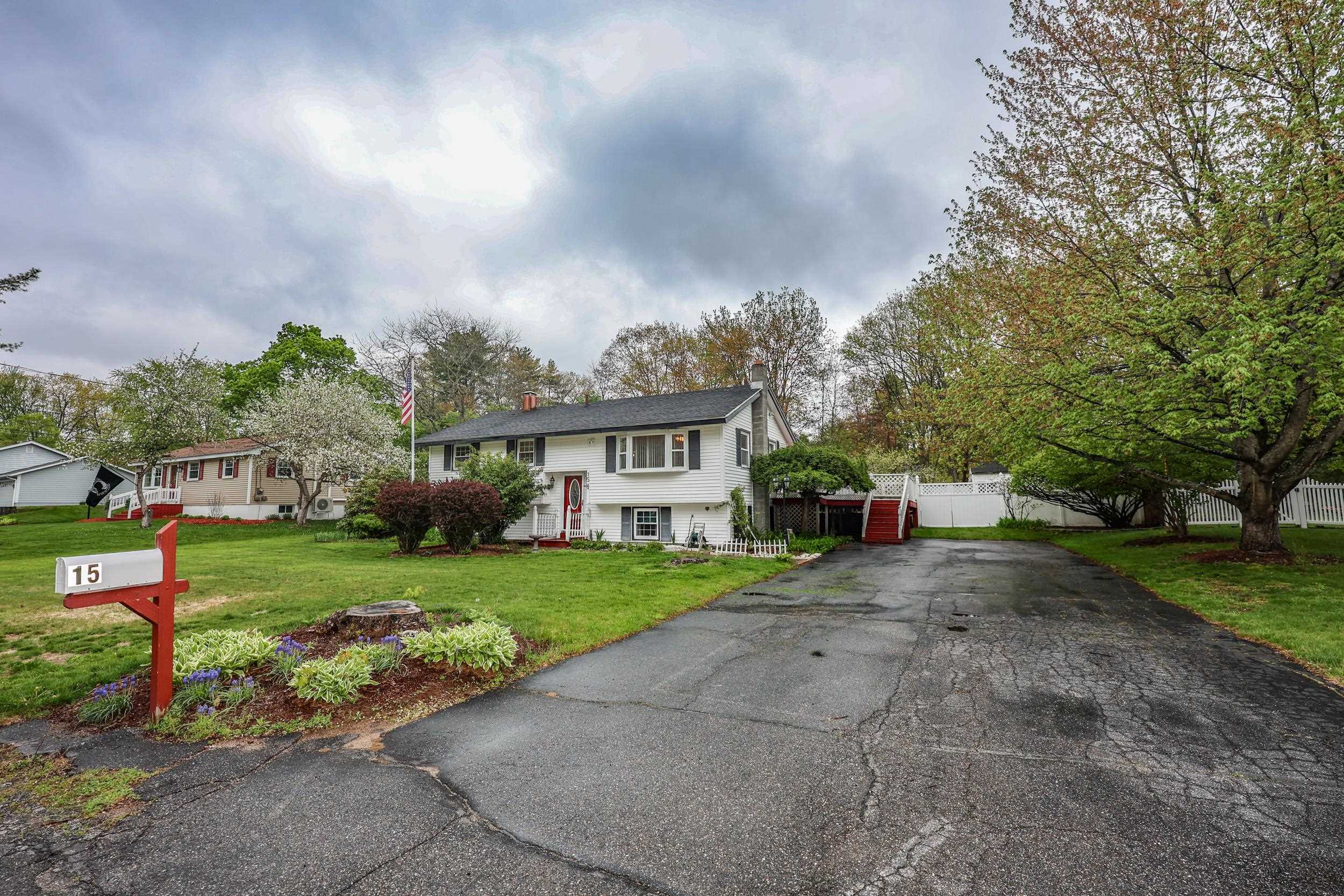15 Raymond Dr, Merrimack, NH 03054