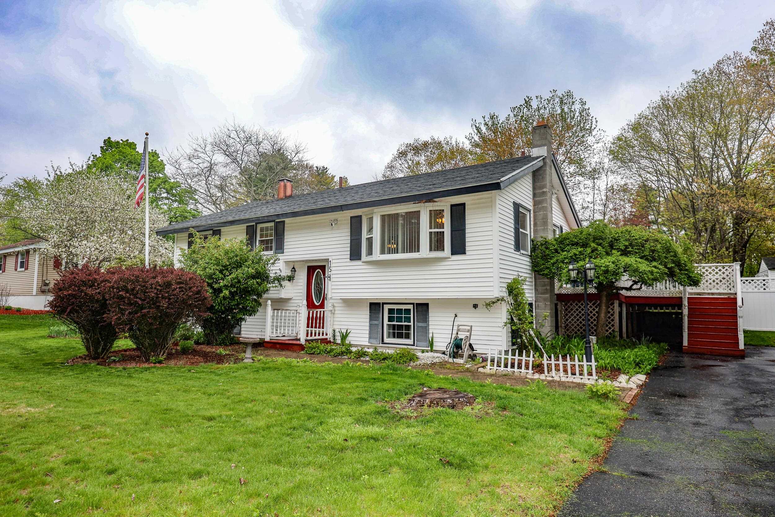 15 Raymond Dr, Merrimack, NH 03054