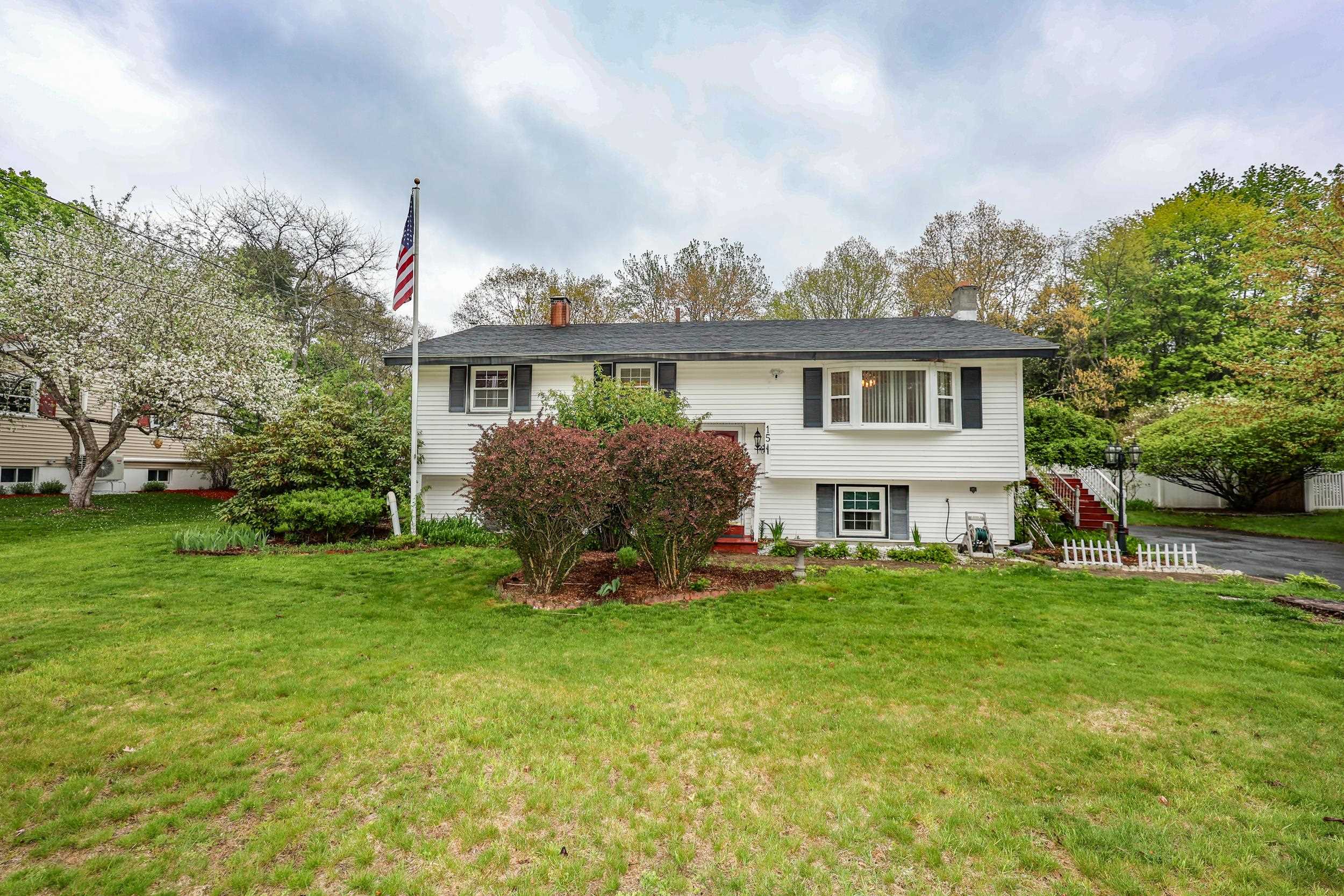 15 Raymond Dr, Merrimack, NH 03054