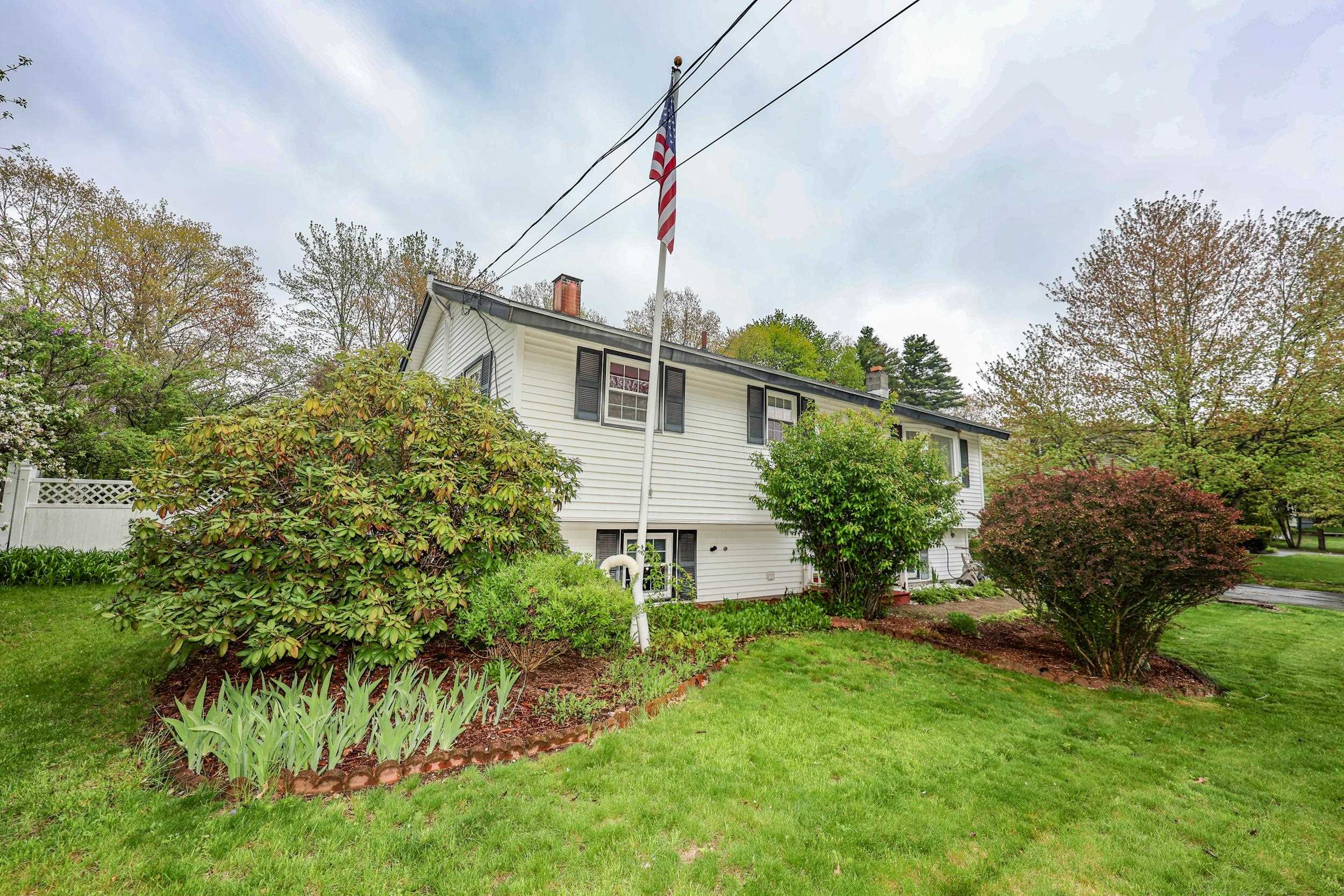 15 Raymond Dr, Merrimack, NH 03054