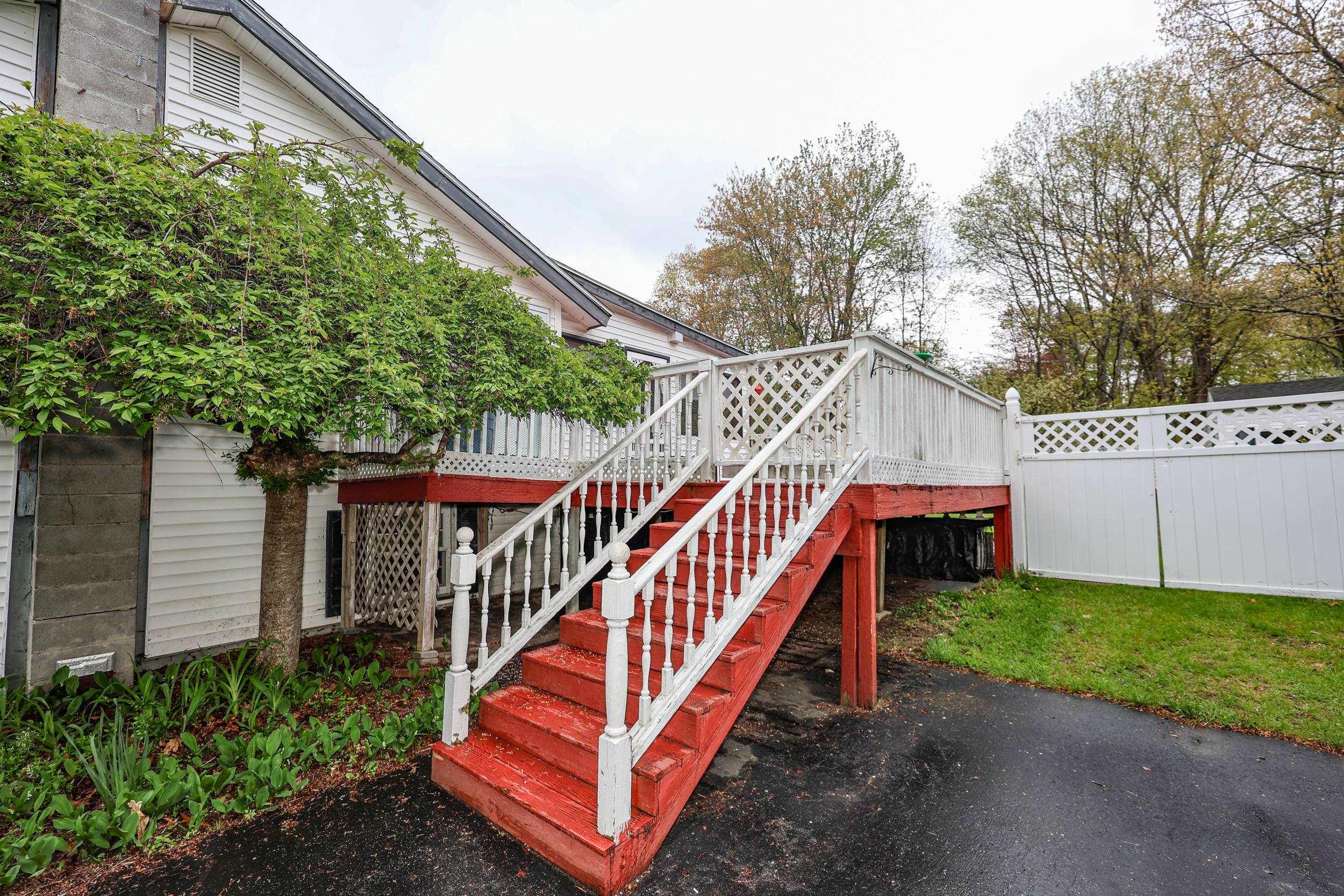 15 Raymond Dr, Merrimack, NH 03054