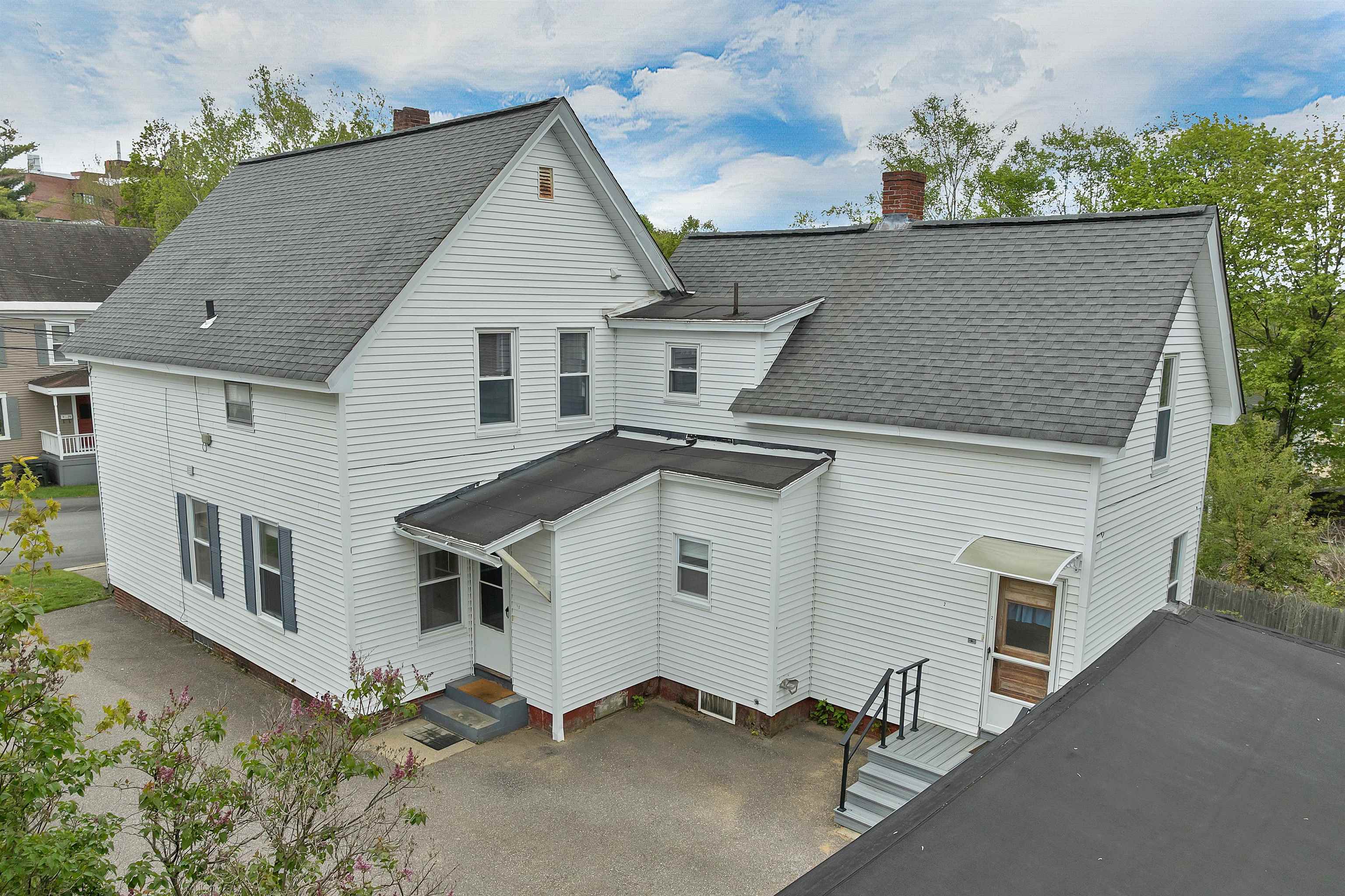 82 Summer St, Laconia, NH 03246