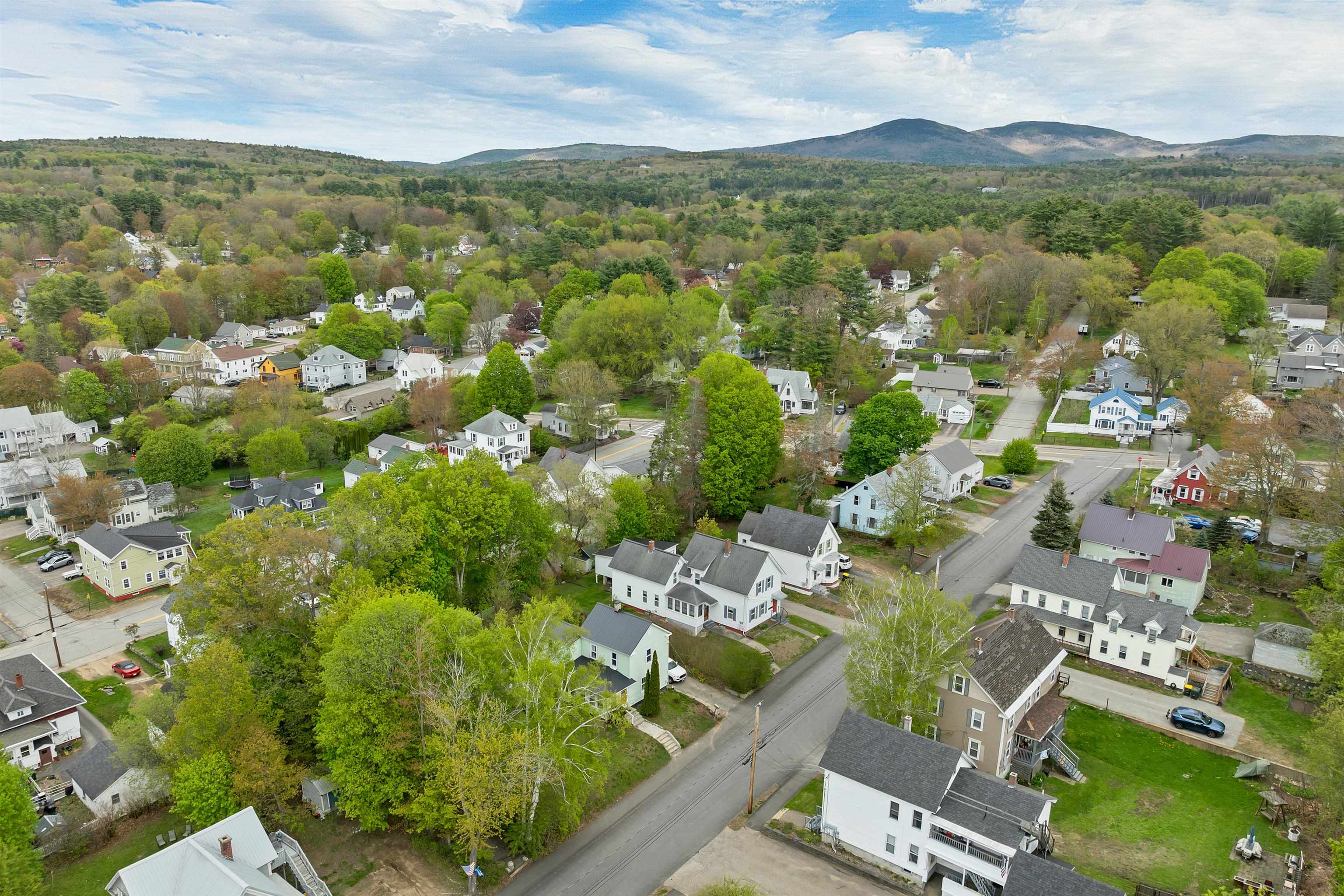 82 Summer St, Laconia, NH 03246