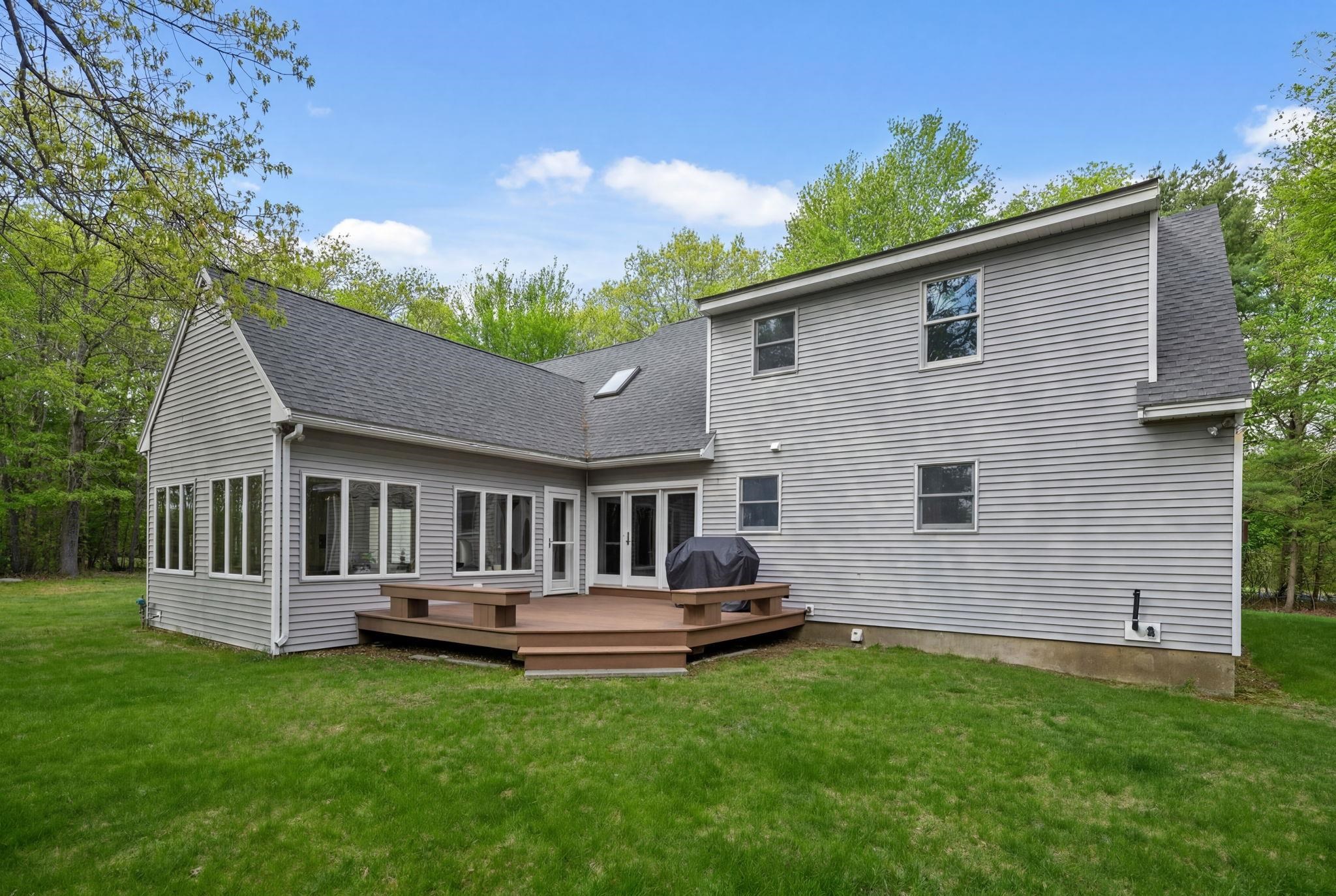 22 New Rd, North Hampton, NH 03862