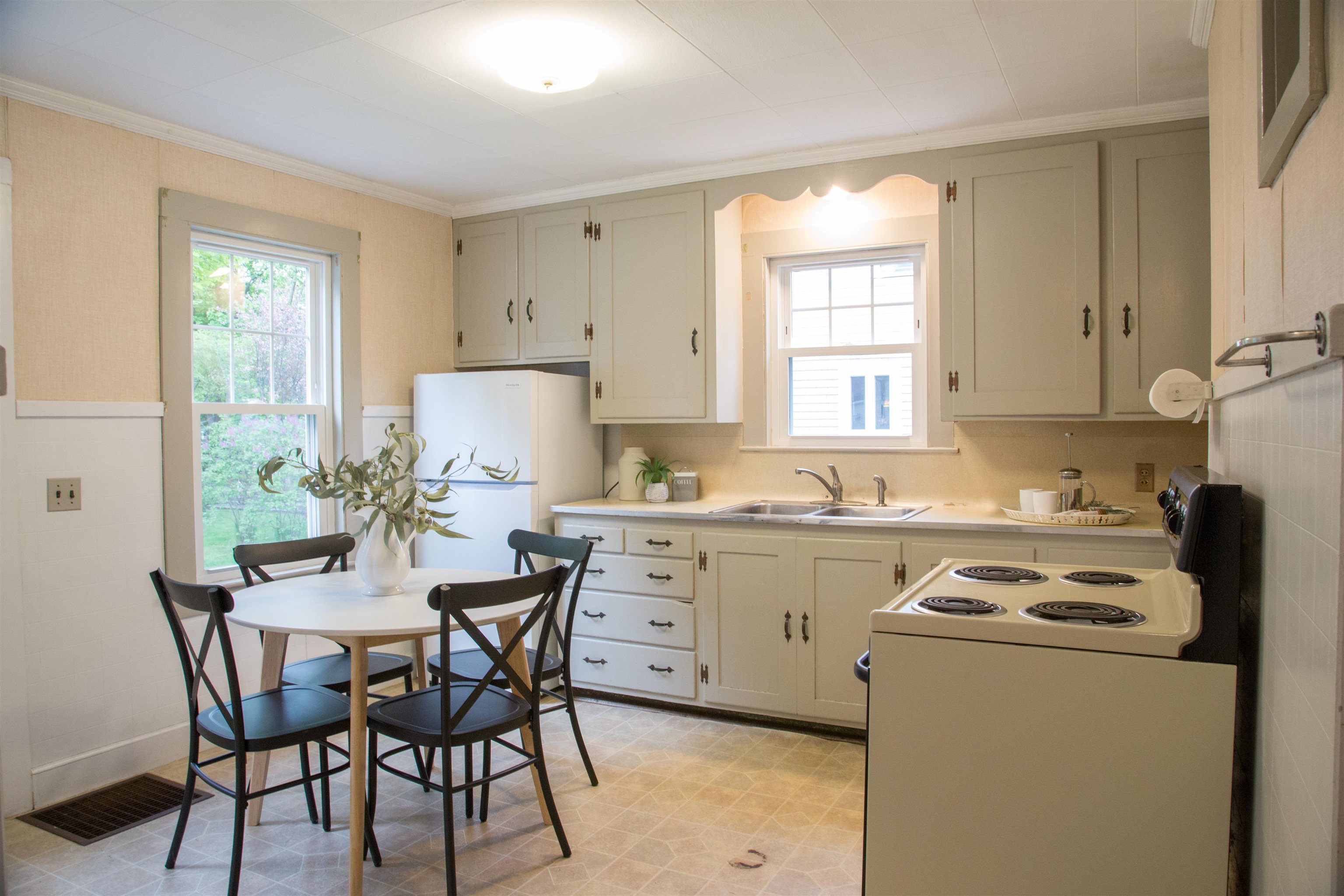 23 Dearborn Ave, Hampton, NH 03842