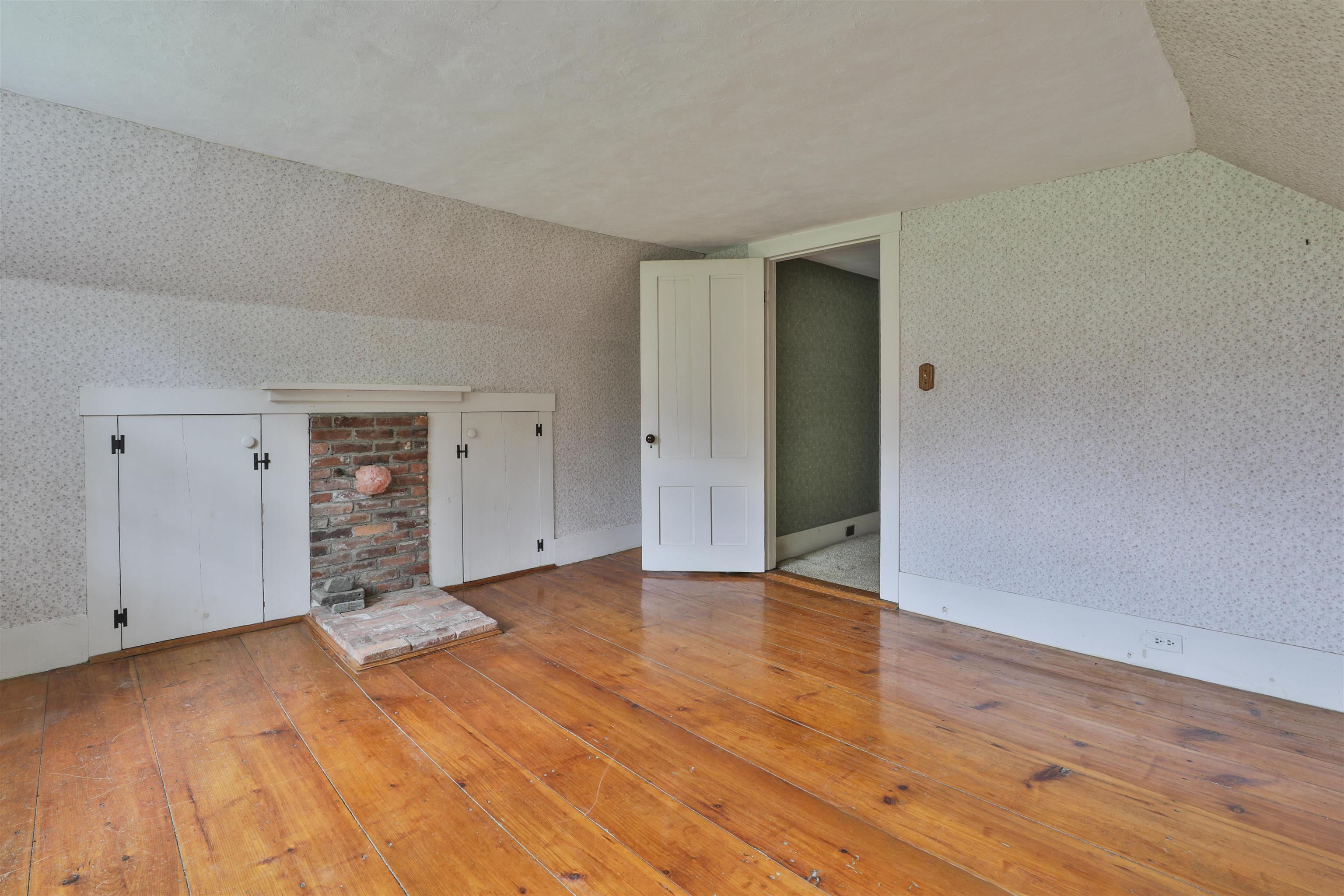 1 Featherbed Ln, Derry, NH 03038