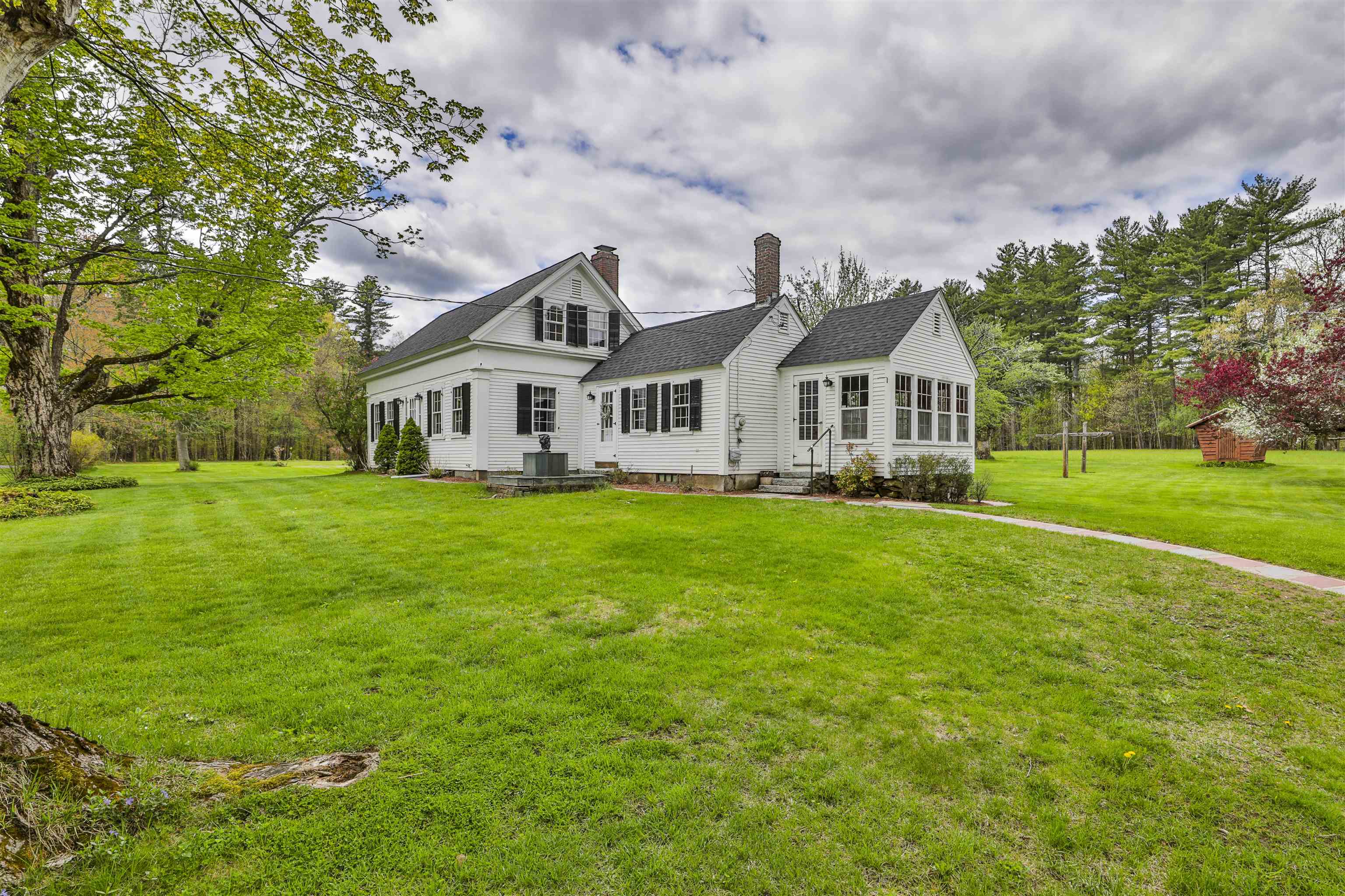 1 Featherbed Ln, Derry, NH 03038