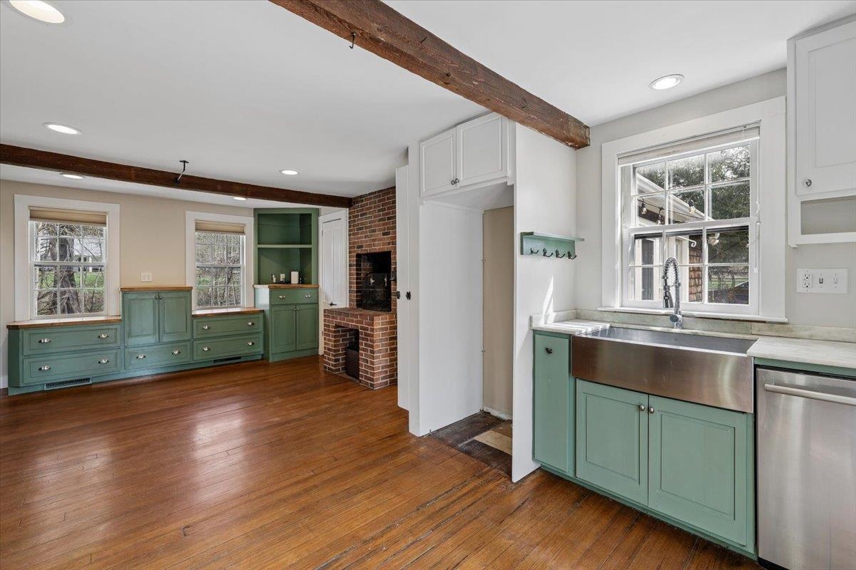 2 Mack Hill Rd, Amherst, NH 03031