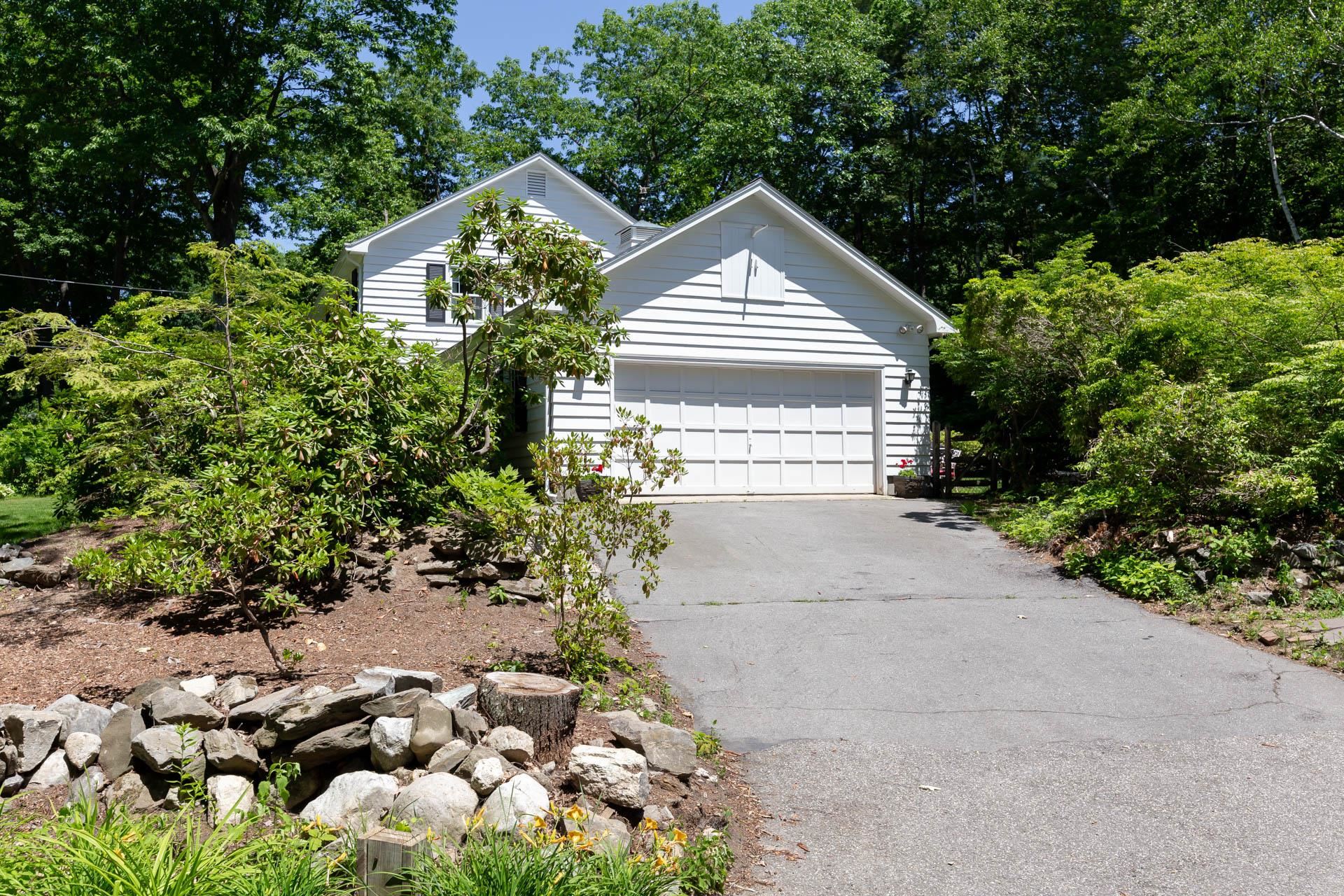 16 Marlowe Rd, Nashua, NH 03062