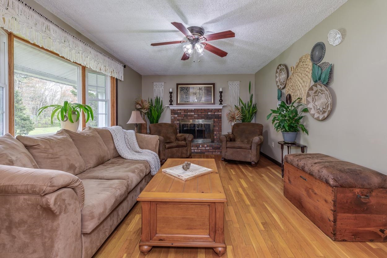 6 Kemo Cir, Litchfield, NH 03052