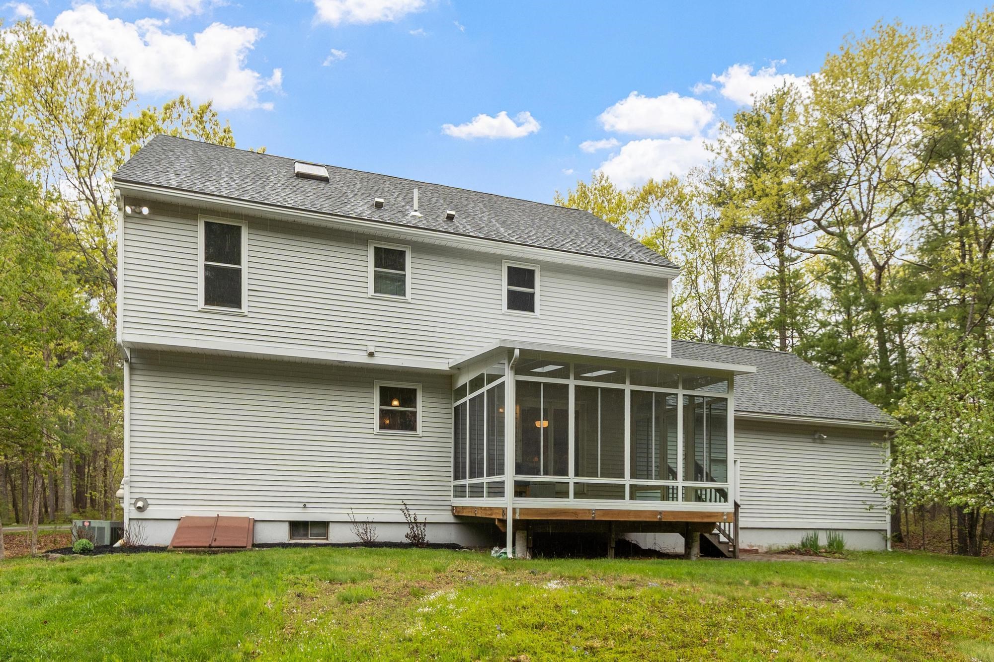12 Aladdin Rd, Windham, NH 03087
