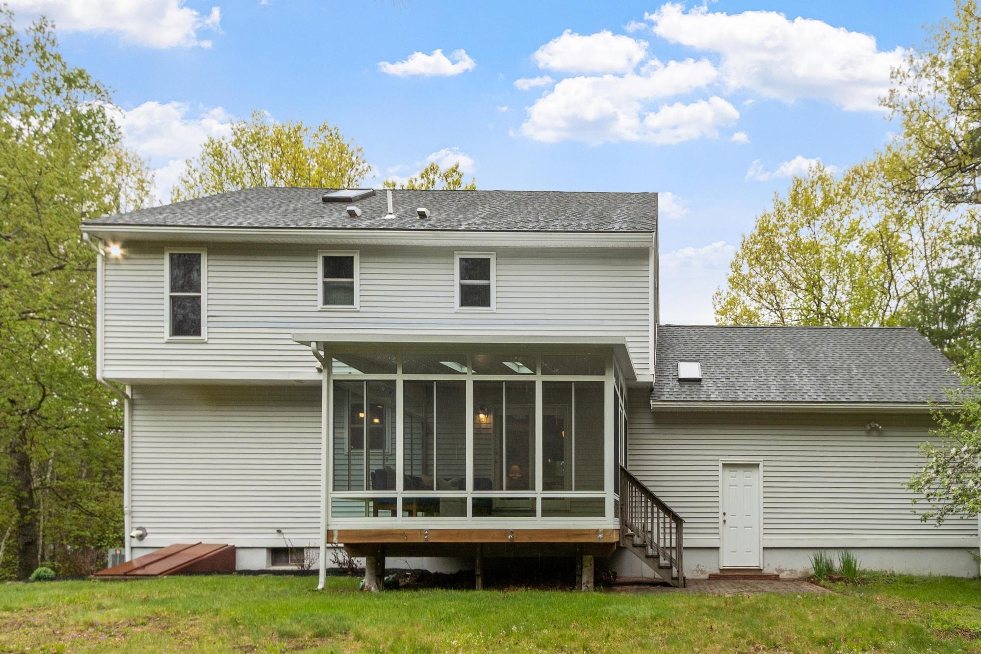 12 Aladdin Rd, Windham, NH 03087