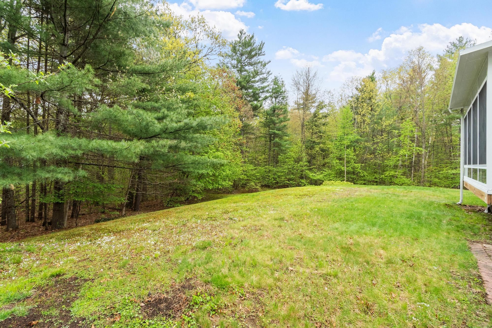 12 Aladdin Rd, Windham, NH 03087