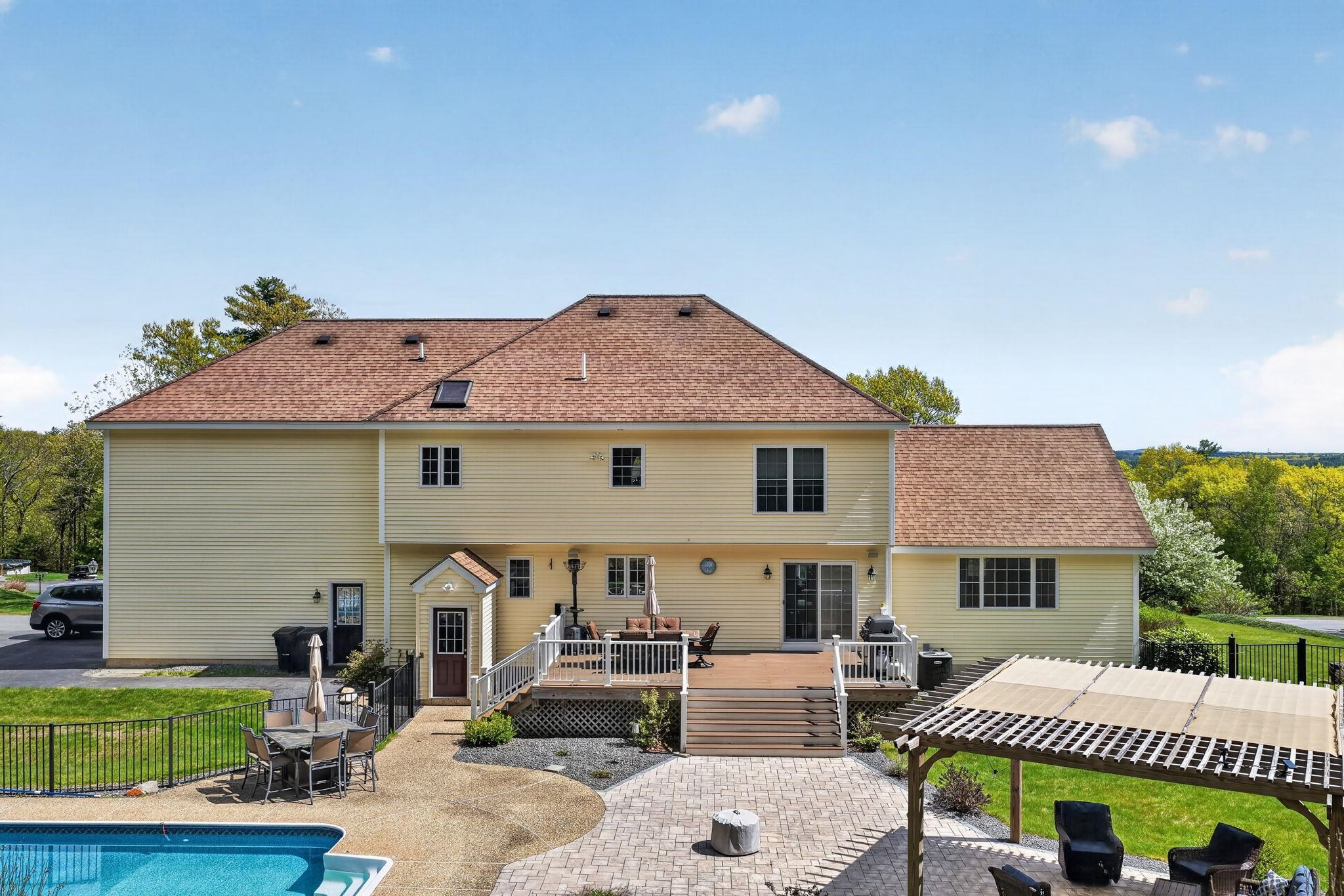 5 Cobblestone Rd, Pelham, NH 03076