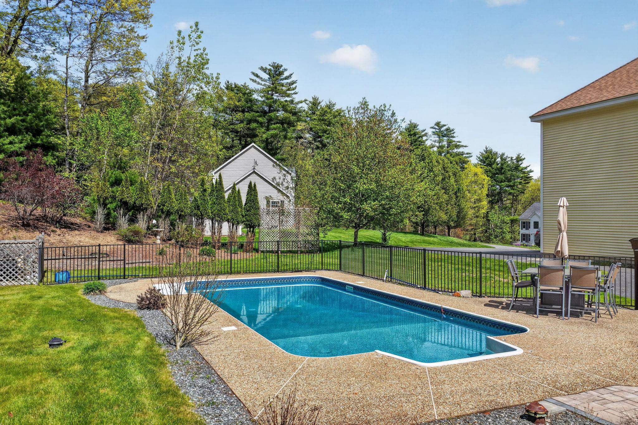 5 Cobblestone Rd, Pelham, NH 03076