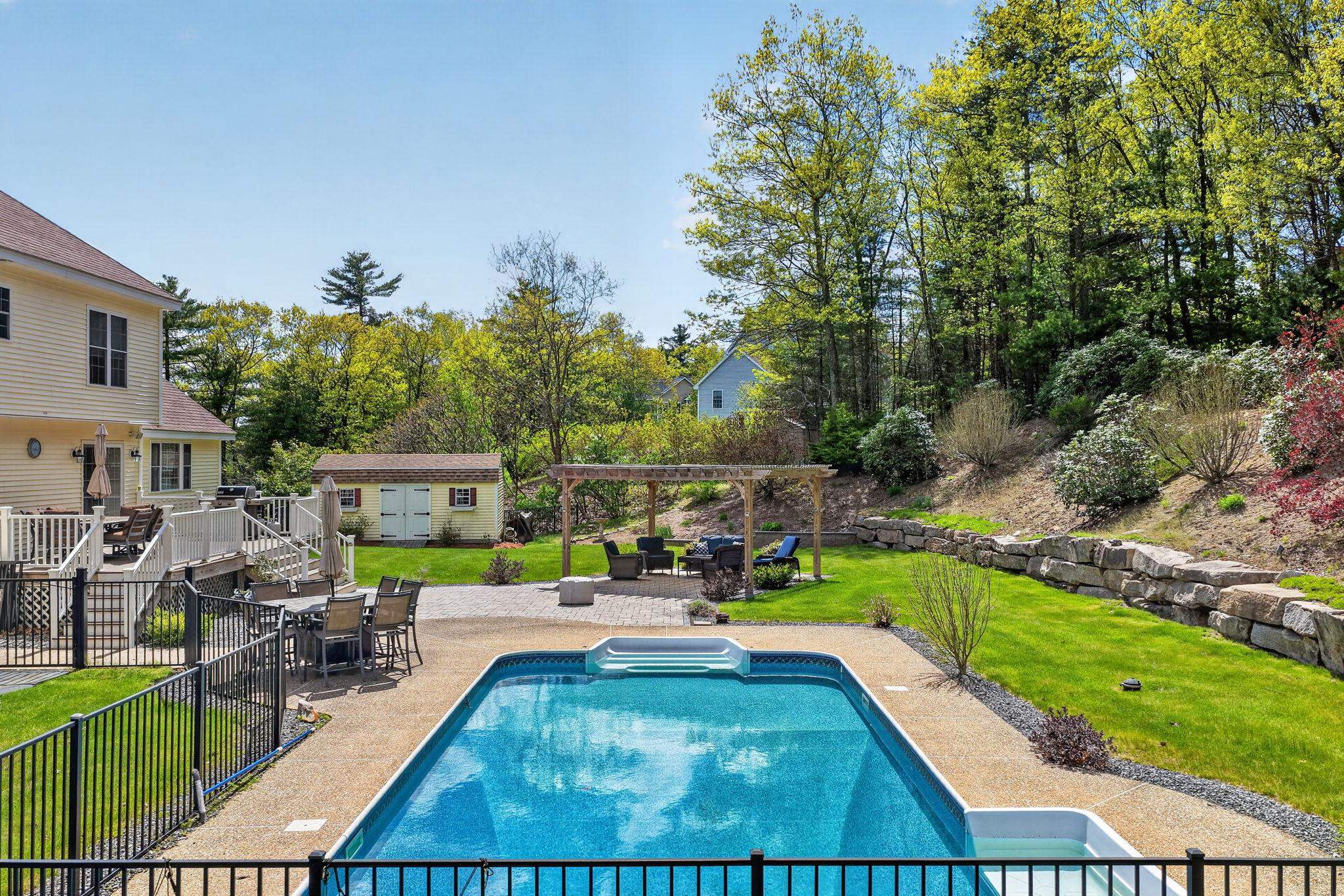 5 Cobblestone Rd, Pelham, NH 03076