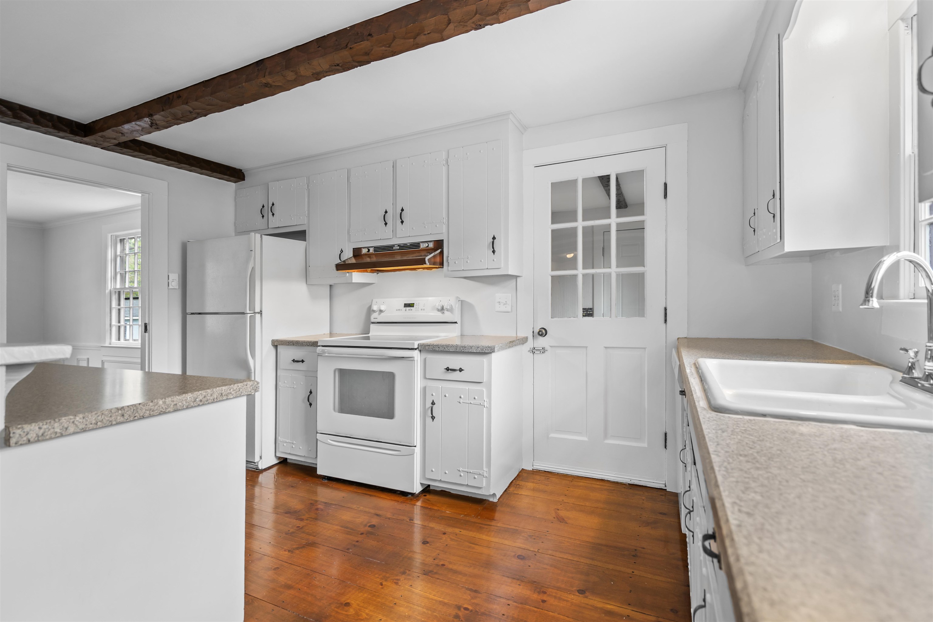 13 Wakefield Dr, Nashua, NH 03062