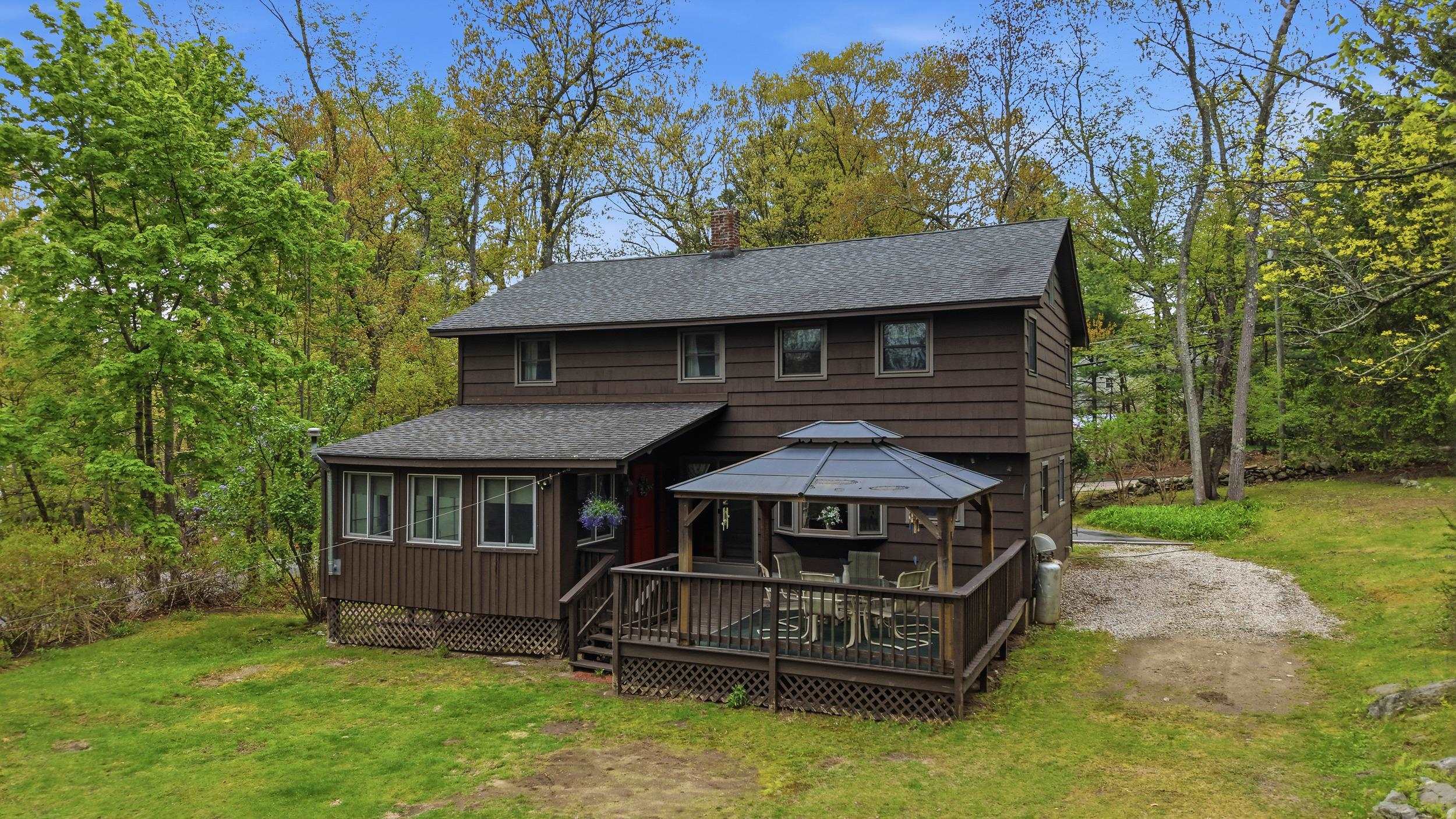 9 Lamb Rd, Nashua, NH 03062