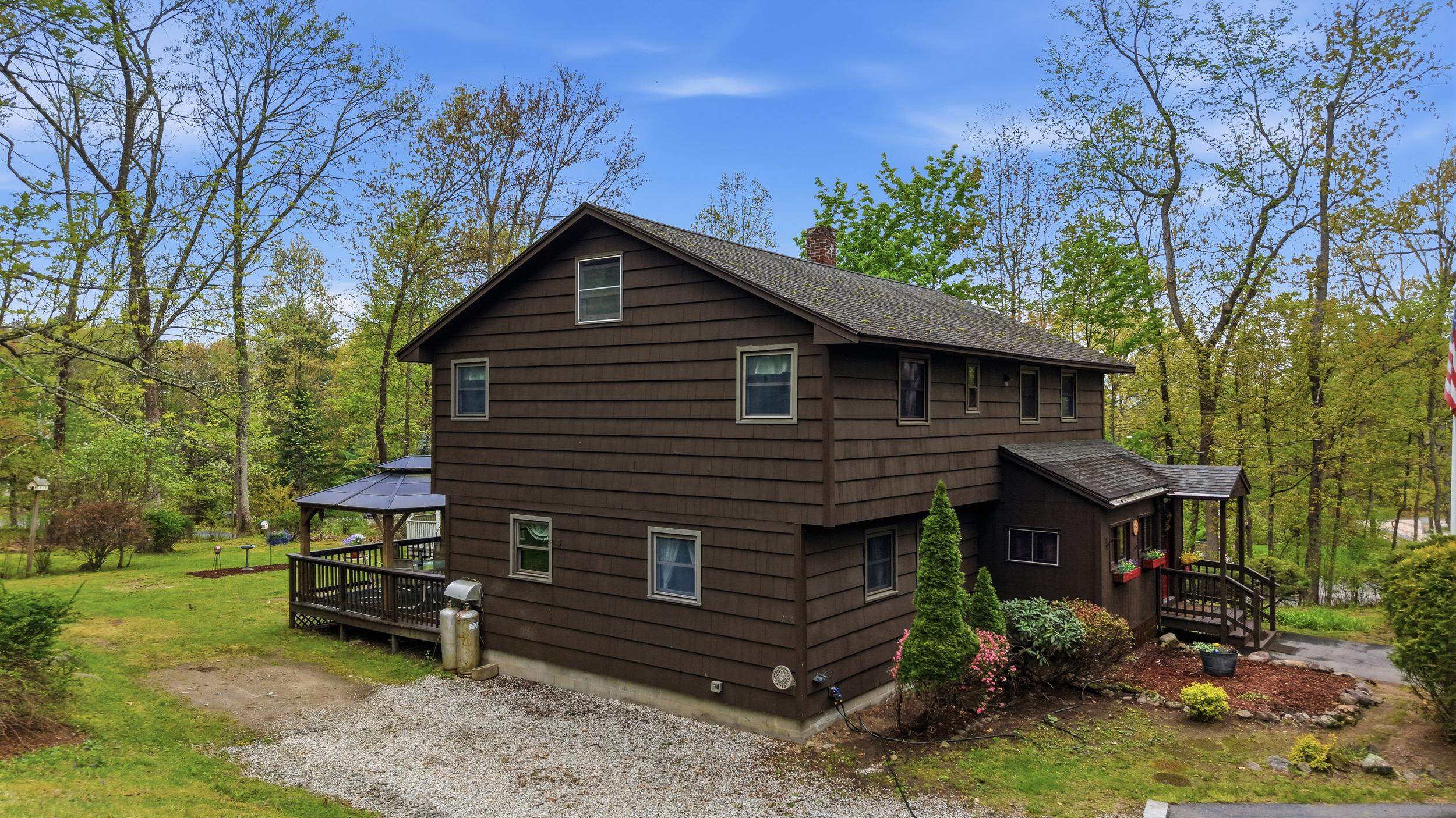 9 Lamb Rd, Nashua, NH 03062