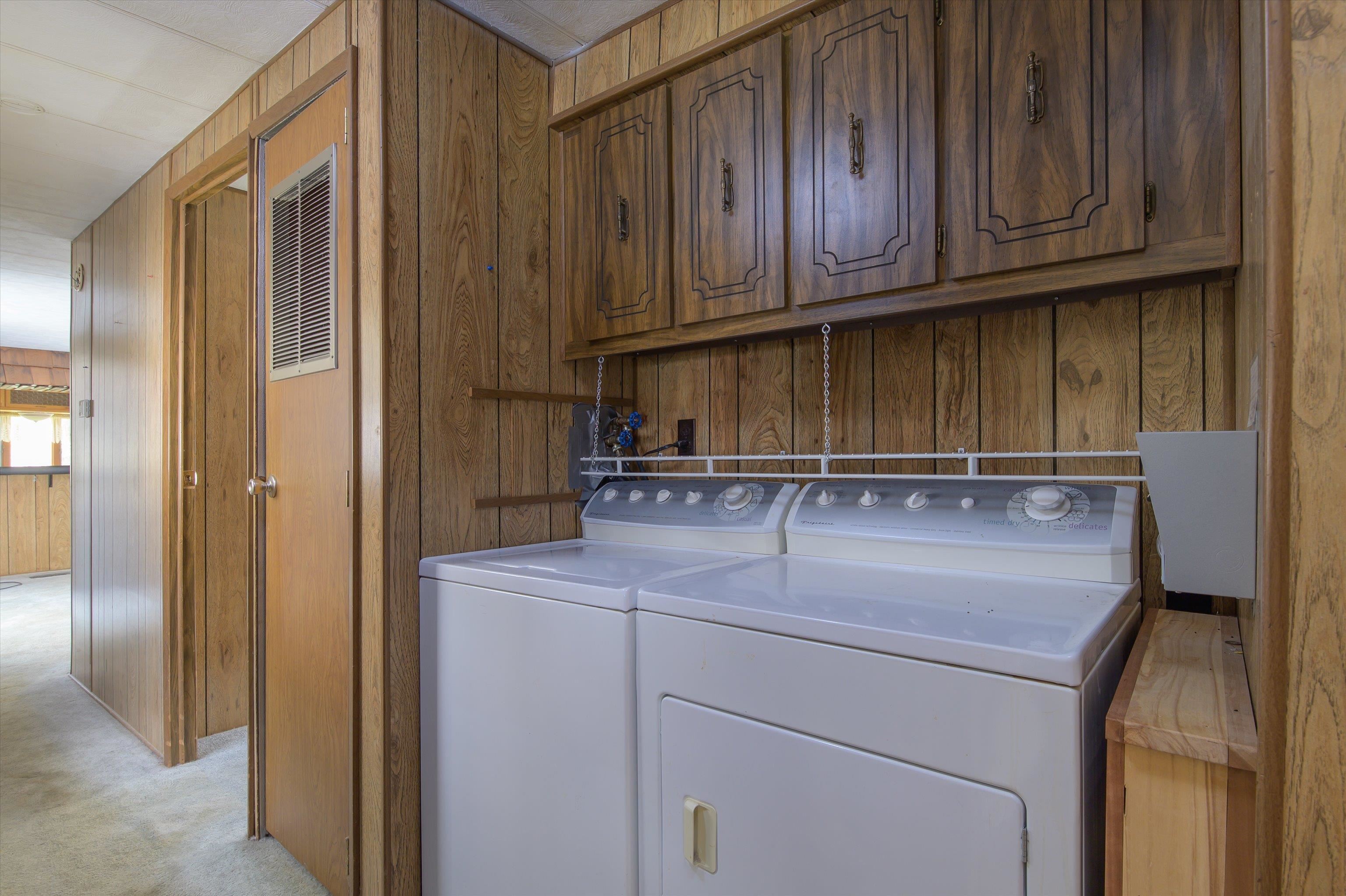 Convenient Laundry Space 25249932